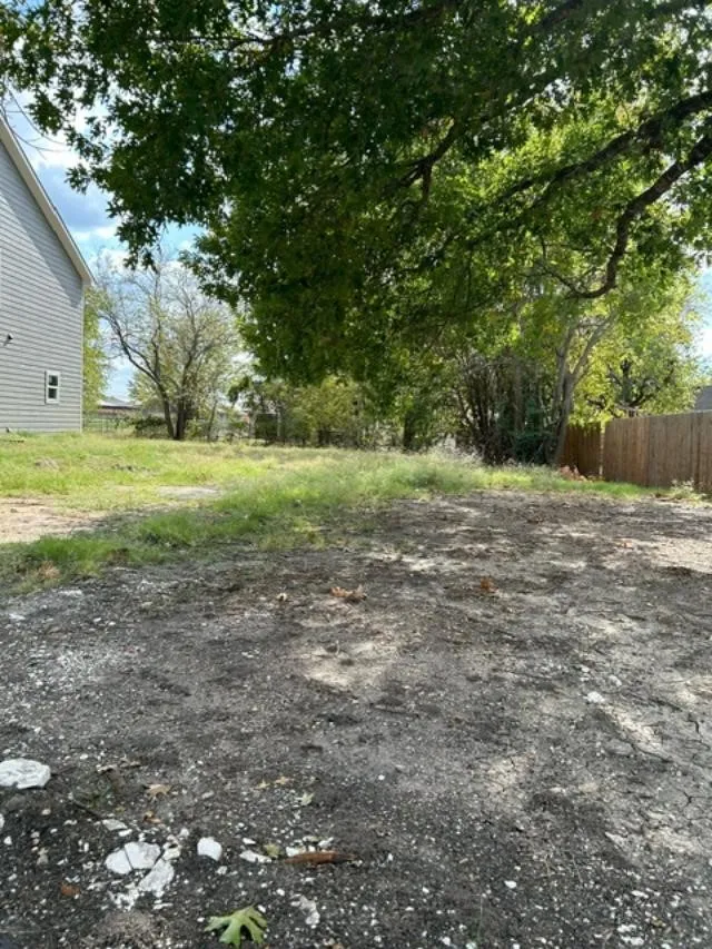 Unimproved Land For Sale in Grayson County , 402 E Bonham Street, Tom Bean, Texas 75491, 0, 0, Garage spaces, 0 Sqft, built in 0, Price $72,000, mls#21346706, Real Estate Agent in Tom Bean, Homes For Sale in Grayson county, Homes For Sale in Tom Bean, Realtor in Tom Bean Texas, Real Estate Brokerage Independent Realty Texas, Luminita Cordes Realtor