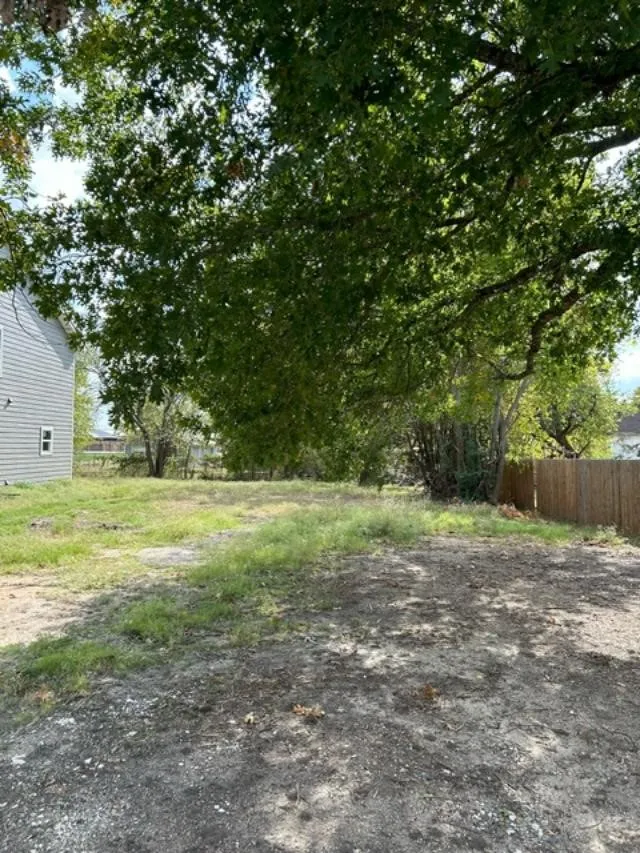 Unimproved Land For Sale in Grayson County , 402 E Bonham Street, Tom Bean, Texas 75491, 0, 0, Garage spaces, 0 Sqft, built in 0, Price $72,000, mls#21346706, Real Estate Agent in Tom Bean, Homes For Sale in Grayson county, Homes For Sale in Tom Bean, Realtor in Tom Bean Texas, Real Estate Brokerage Independent Realty Texas, Luminita Cordes Realtor