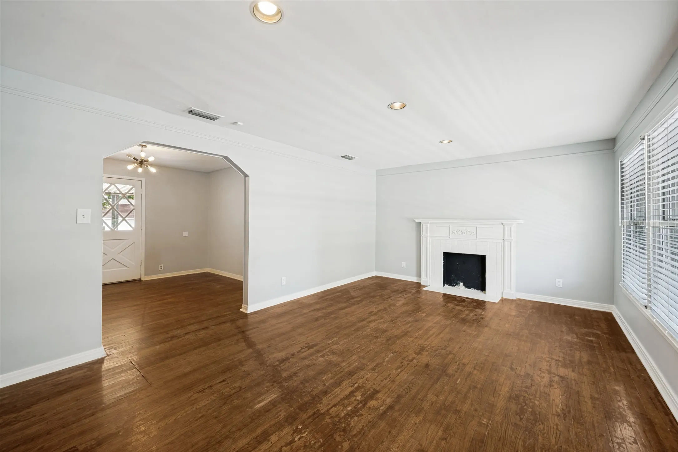 Single Family Residence For Rent in Tarrant County , 4009 Anita Avenue, Fort Worth, Texas 76109, 4 Bedroom, 2 Bathroom, Garage spaces, 1,771 Sqft, built in 1949, Price $3,750, mls#21346708, Real Estate Agent in Fort Worth, Homes For Rent in Tarrant county, Homes For Rent in Fort Worth, Realtor in Fort Worth Texas, Real Estate Brokerage Independent Realty Texas, Luminita Cordes Realtor