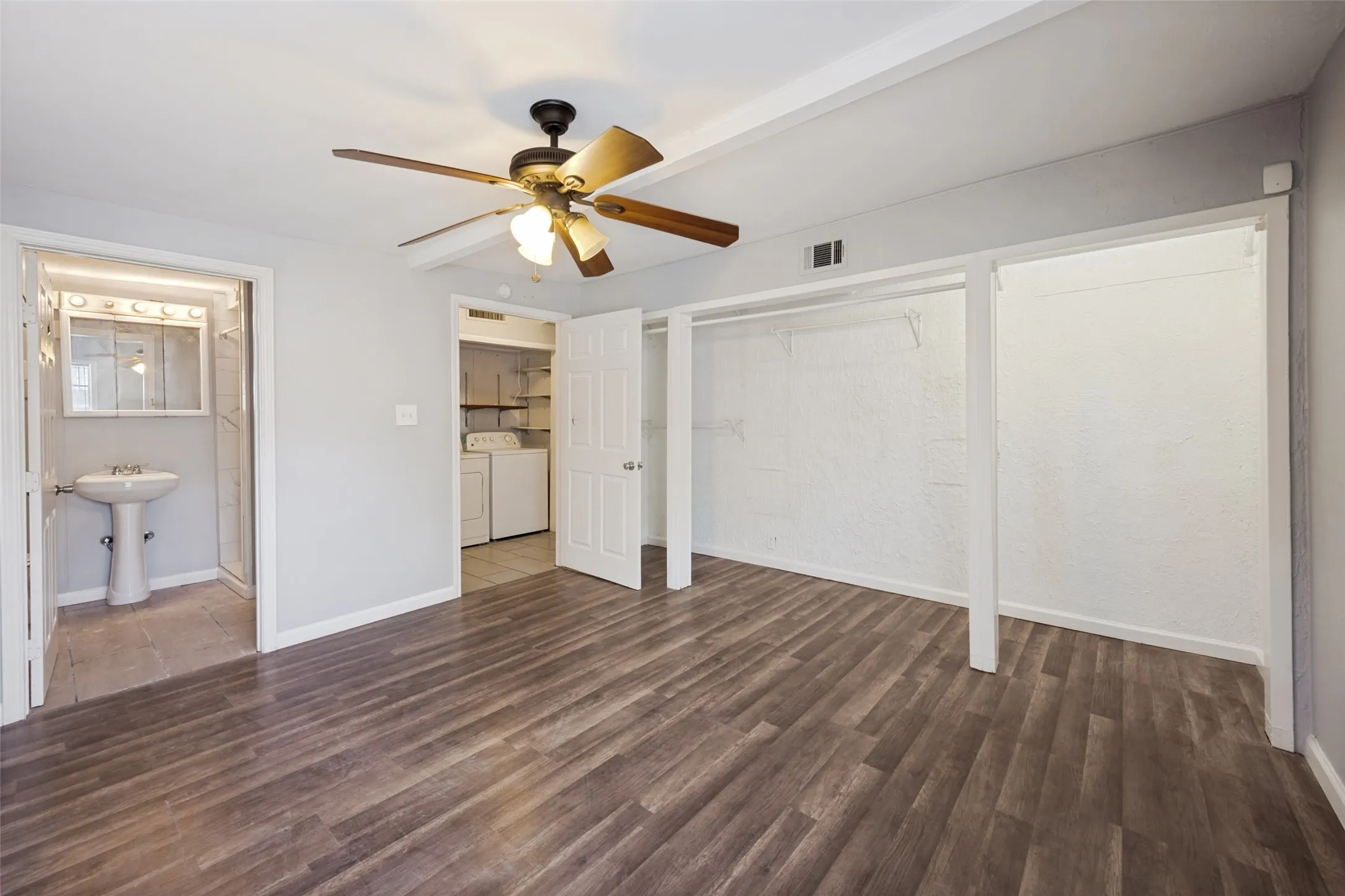 Single Family Residence For Rent in Tarrant County , 4009 Anita Avenue, Fort Worth, Texas 76109, 4 Bedroom, 2 Bathroom, Garage spaces, 1,771 Sqft, built in 1949, Price $3,750, mls#21346708, Real Estate Agent in Fort Worth, Homes For Rent in Tarrant county, Homes For Rent in Fort Worth, Realtor in Fort Worth Texas, Real Estate Brokerage Independent Realty Texas, Luminita Cordes Realtor