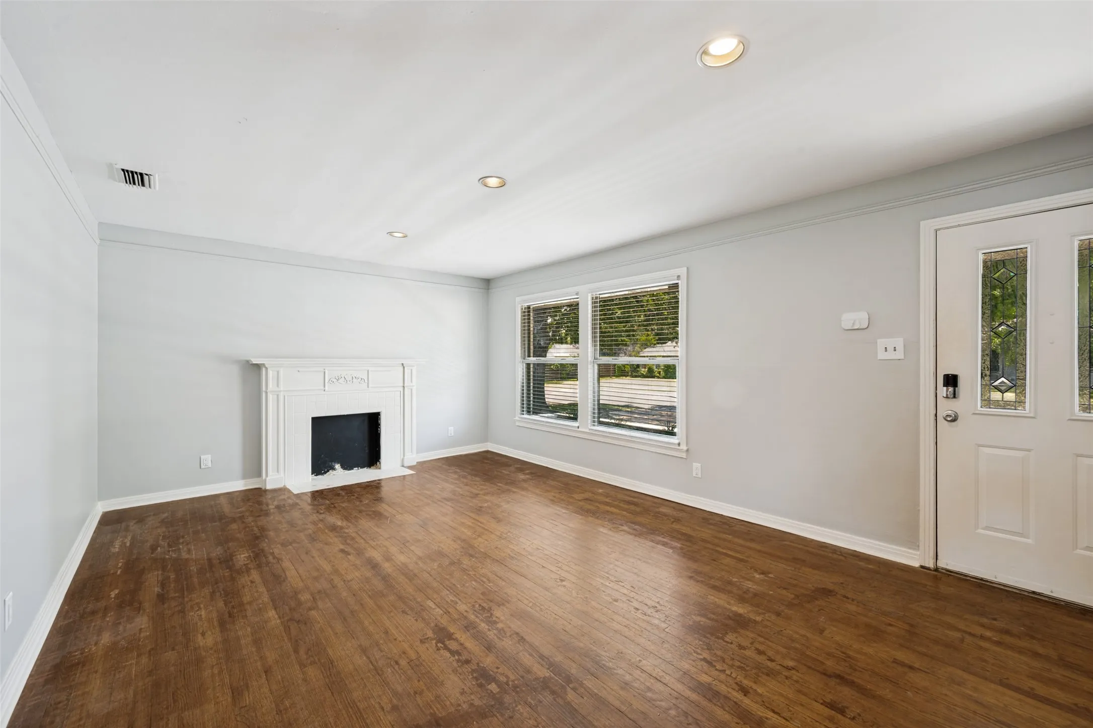 Single Family Residence For Rent in Tarrant County , 4009 Anita Avenue, Fort Worth, Texas 76109, 4 Bedroom, 2 Bathroom, Garage spaces, 1,771 Sqft, built in 1949, Price $3,750, mls#21346708, Real Estate Agent in Fort Worth, Homes For Rent in Tarrant county, Homes For Rent in Fort Worth, Realtor in Fort Worth Texas, Real Estate Brokerage Independent Realty Texas, Luminita Cordes Realtor