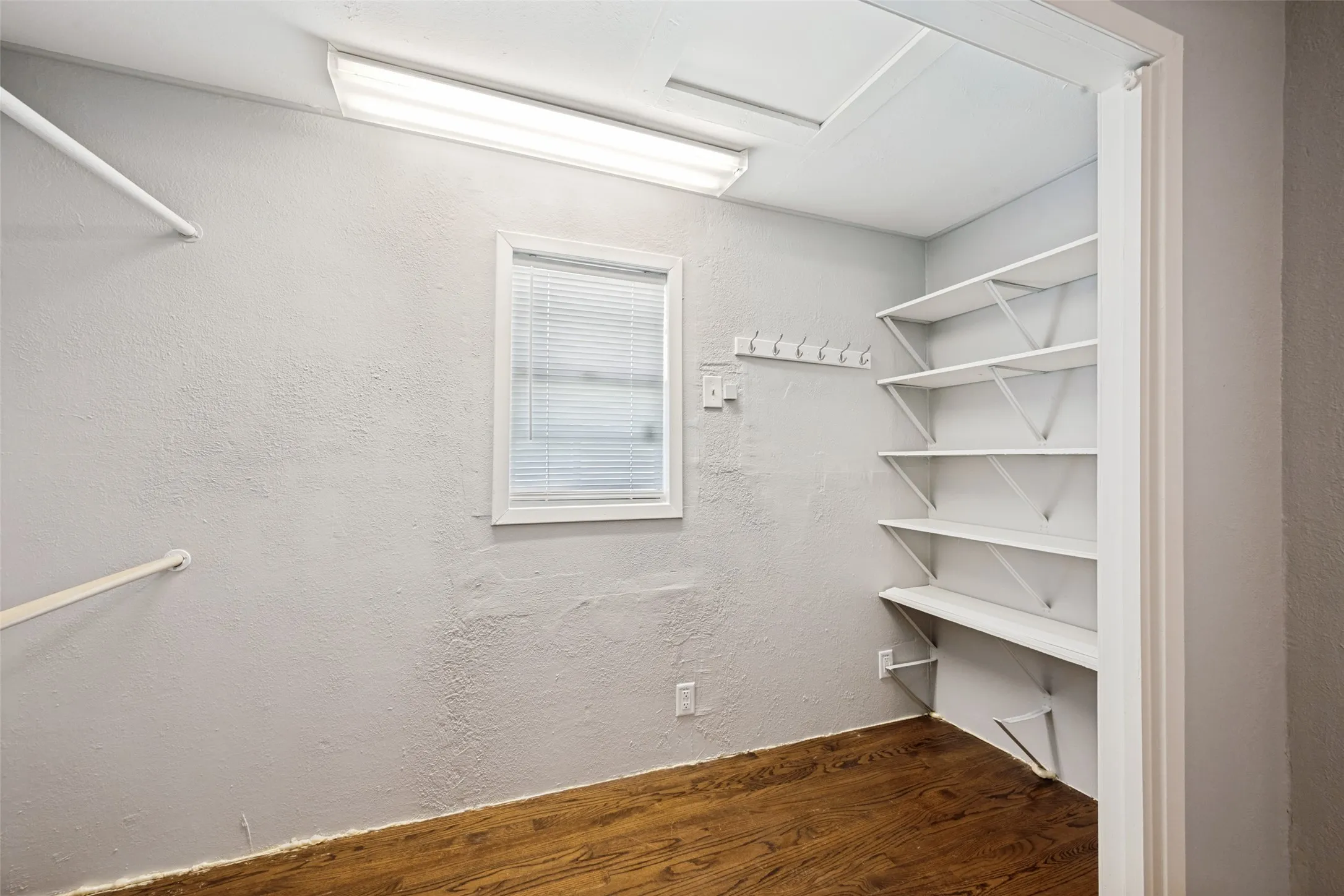 Single Family Residence For Rent in Tarrant County , 4009 Anita Avenue, Fort Worth, Texas 76109, 4 Bedroom, 2 Bathroom, Garage spaces, 1,771 Sqft, built in 1949, Price $3,750, mls#21346708, Real Estate Agent in Fort Worth, Homes For Rent in Tarrant county, Homes For Rent in Fort Worth, Realtor in Fort Worth Texas, Real Estate Brokerage Independent Realty Texas, Luminita Cordes Realtor