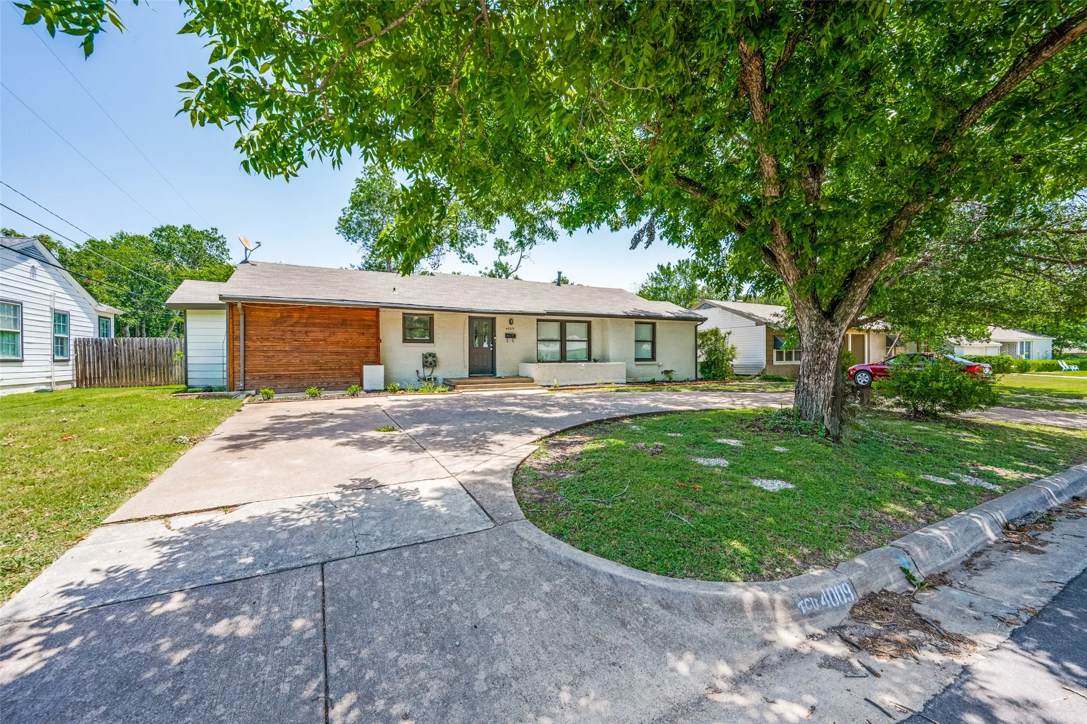 Single Family Residence For Rent in Tarrant County , 4009 Anita Avenue, Fort Worth, Texas 76109, 4 Bedroom, 2 Bathroom, Garage spaces, 1,771 Sqft, built in 1949, Price $3,750, mls#21346708, Real Estate Agent in Fort Worth, Homes For Rent in Tarrant county, Homes For Rent in Fort Worth, Realtor in Fort Worth Texas, Real Estate Brokerage Independent Realty Texas, Luminita Cordes Realtor