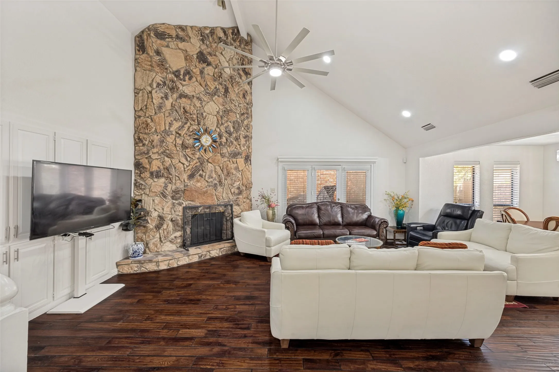 Single Family Residence For Sale in Dallas County , 605 Woodway Lane, Richardson, Texas 75081, 3 Bedroom, 3 Bathroom, 2 Garage spaces, 2,440 Sqft, built in 1984, mls#21346620, Real Estate Agent in Richardson, Homes For Sale in Dallas county, Homes For Sale in Richardson, Realtor in Richardson Texas, Real Estate Brokerage Independent Realty Texas, Luminita Cordes Realtor