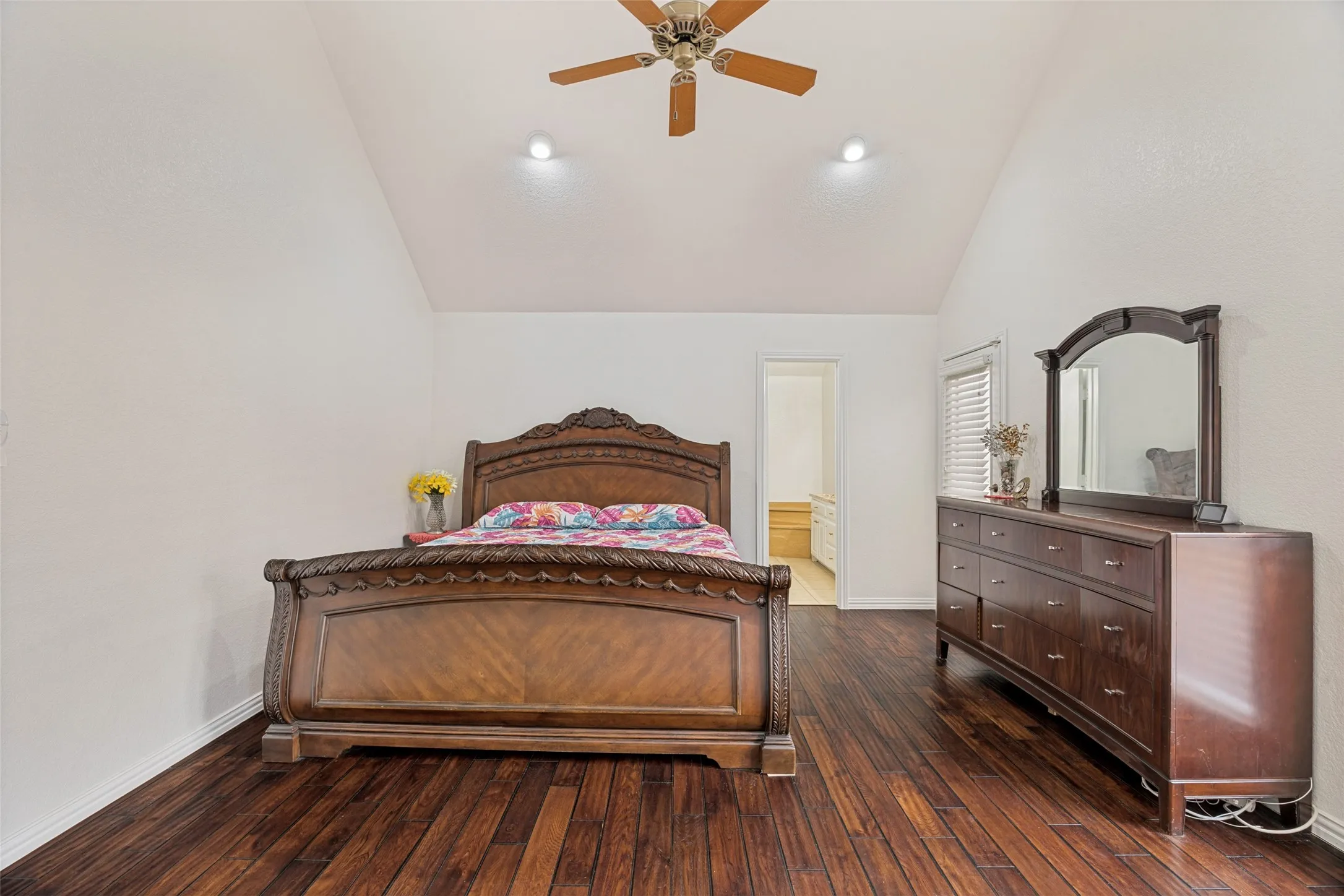 Single Family Residence For Sale in Dallas County , 605 Woodway Lane, Richardson, Texas 75081, 3 Bedroom, 3 Bathroom, 2 Garage spaces, 2,440 Sqft, built in 1984, mls#21346620, Real Estate Agent in Richardson, Homes For Sale in Dallas county, Homes For Sale in Richardson, Realtor in Richardson Texas, Real Estate Brokerage Independent Realty Texas, Luminita Cordes Realtor