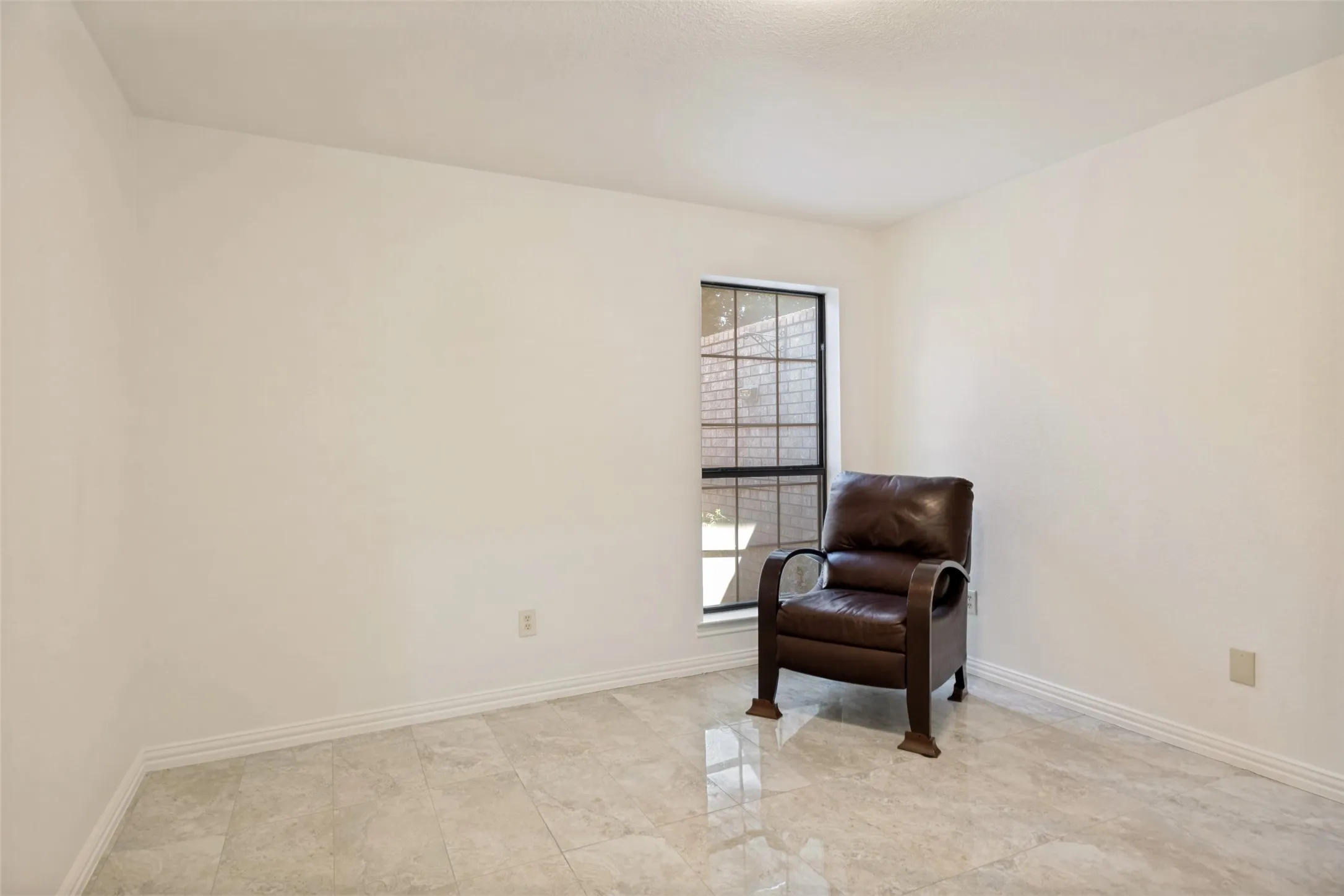 Single Family Residence For Sale in Dallas County , 605 Woodway Lane, Richardson, Texas 75081, 3 Bedroom, 3 Bathroom, 2 Garage spaces, 2,440 Sqft, built in 1984, mls#21346620, Real Estate Agent in Richardson, Homes For Sale in Dallas county, Homes For Sale in Richardson, Realtor in Richardson Texas, Real Estate Brokerage Independent Realty Texas, Luminita Cordes Realtor