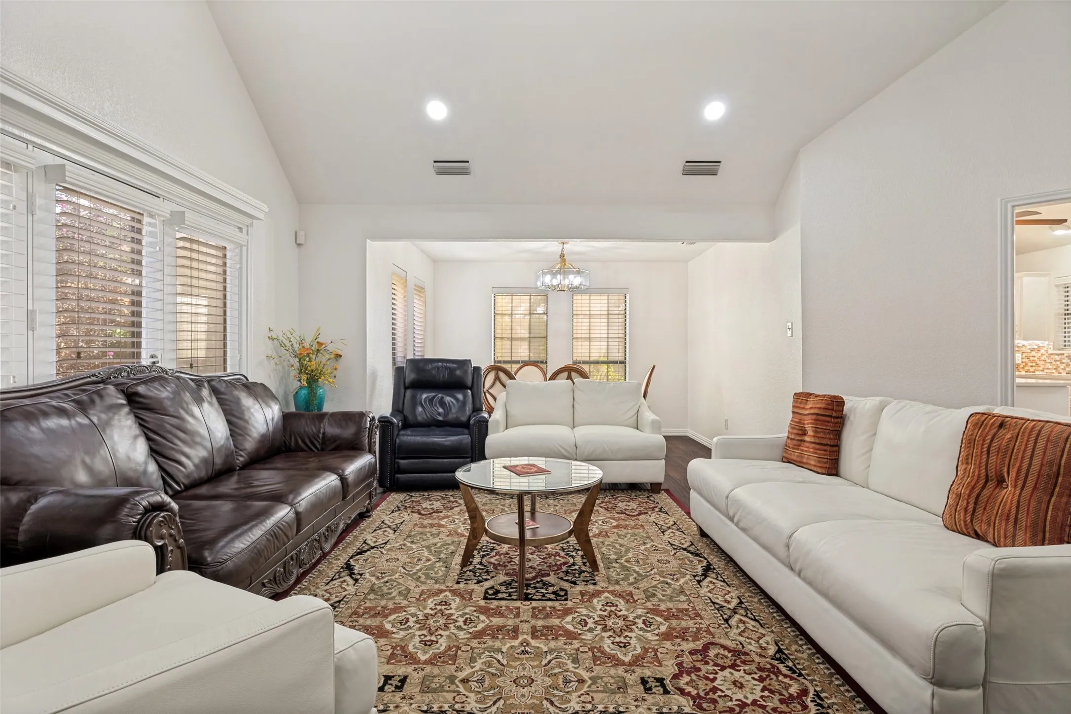 Single Family Residence For Sale in Dallas County , 605 Woodway Lane, Richardson, Texas 75081, 3 Bedroom, 3 Bathroom, 2 Garage spaces, 2,440 Sqft, built in 1984, mls#21346620, Real Estate Agent in Richardson, Homes For Sale in Dallas county, Homes For Sale in Richardson, Realtor in Richardson Texas, Real Estate Brokerage Independent Realty Texas, Luminita Cordes Realtor