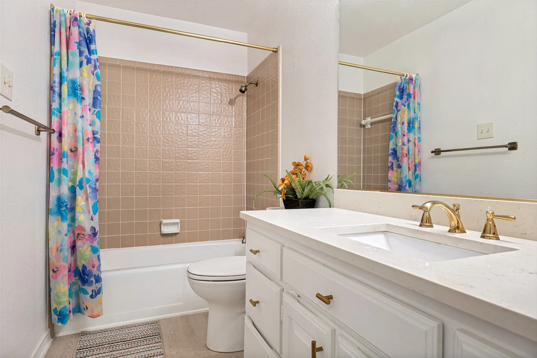 Single Family Residence For Sale in Dallas County , 605 Woodway Lane, Richardson, Texas 75081, 3 Bedroom, 3 Bathroom, 2 Garage spaces, 2,440 Sqft, built in 1984, mls#21346620, Real Estate Agent in Richardson, Homes For Sale in Dallas county, Homes For Sale in Richardson, Realtor in Richardson Texas, Real Estate Brokerage Independent Realty Texas, Luminita Cordes Realtor