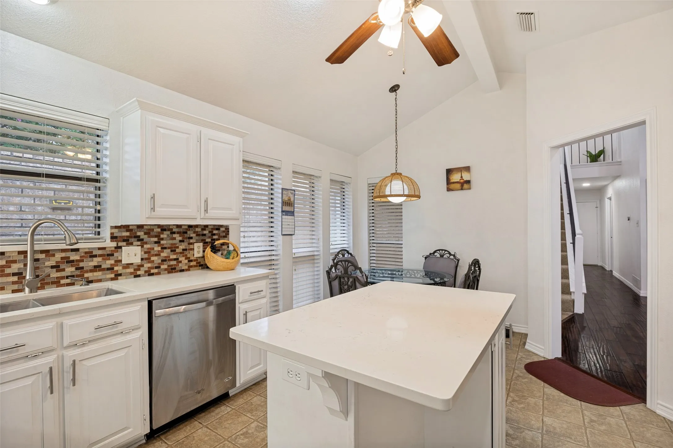 Single Family Residence For Sale in Dallas County , 605 Woodway Lane, Richardson, Texas 75081, 3 Bedroom, 3 Bathroom, 2 Garage spaces, 2,440 Sqft, built in 1984, mls#21346620, Real Estate Agent in Richardson, Homes For Sale in Dallas county, Homes For Sale in Richardson, Realtor in Richardson Texas, Real Estate Brokerage Independent Realty Texas, Luminita Cordes Realtor