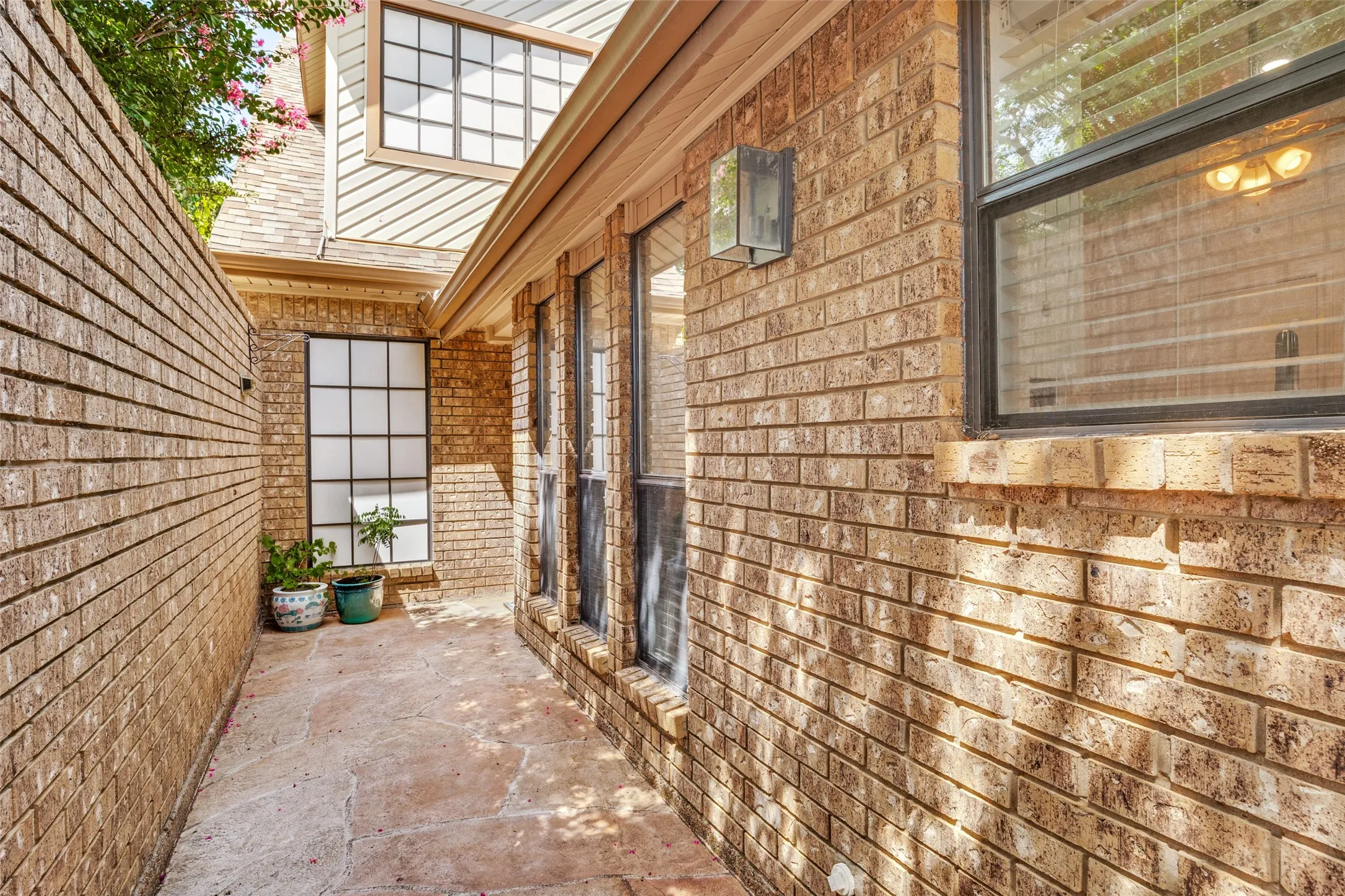 Single Family Residence For Sale in Dallas County , 605 Woodway Lane, Richardson, Texas 75081, 3 Bedroom, 3 Bathroom, 2 Garage spaces, 2,440 Sqft, built in 1984, mls#21346620, Real Estate Agent in Richardson, Homes For Sale in Dallas county, Homes For Sale in Richardson, Realtor in Richardson Texas, Real Estate Brokerage Independent Realty Texas, Luminita Cordes Realtor