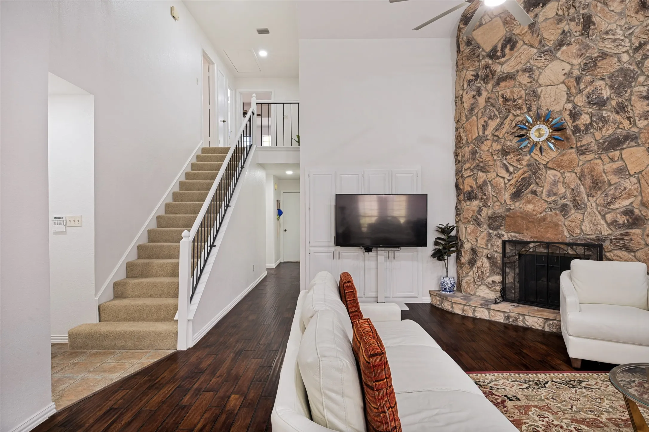 Single Family Residence For Sale in Dallas County , 605 Woodway Lane, Richardson, Texas 75081, 3 Bedroom, 3 Bathroom, 2 Garage spaces, 2,440 Sqft, built in 1984, mls#21346620, Real Estate Agent in Richardson, Homes For Sale in Dallas county, Homes For Sale in Richardson, Realtor in Richardson Texas, Real Estate Brokerage Independent Realty Texas, Luminita Cordes Realtor