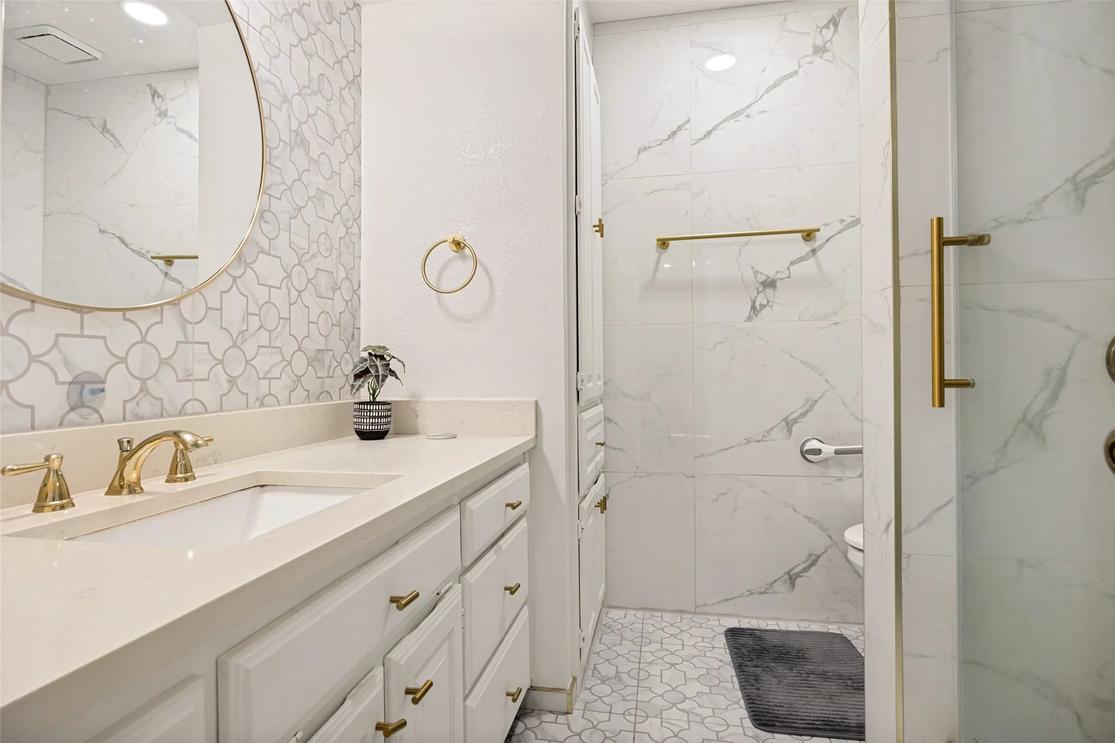 Single Family Residence For Sale in Dallas County , 605 Woodway Lane, Richardson, Texas 75081, 3 Bedroom, 3 Bathroom, 2 Garage spaces, 2,440 Sqft, built in 1984, mls#21346620, Real Estate Agent in Richardson, Homes For Sale in Dallas county, Homes For Sale in Richardson, Realtor in Richardson Texas, Real Estate Brokerage Independent Realty Texas, Luminita Cordes Realtor