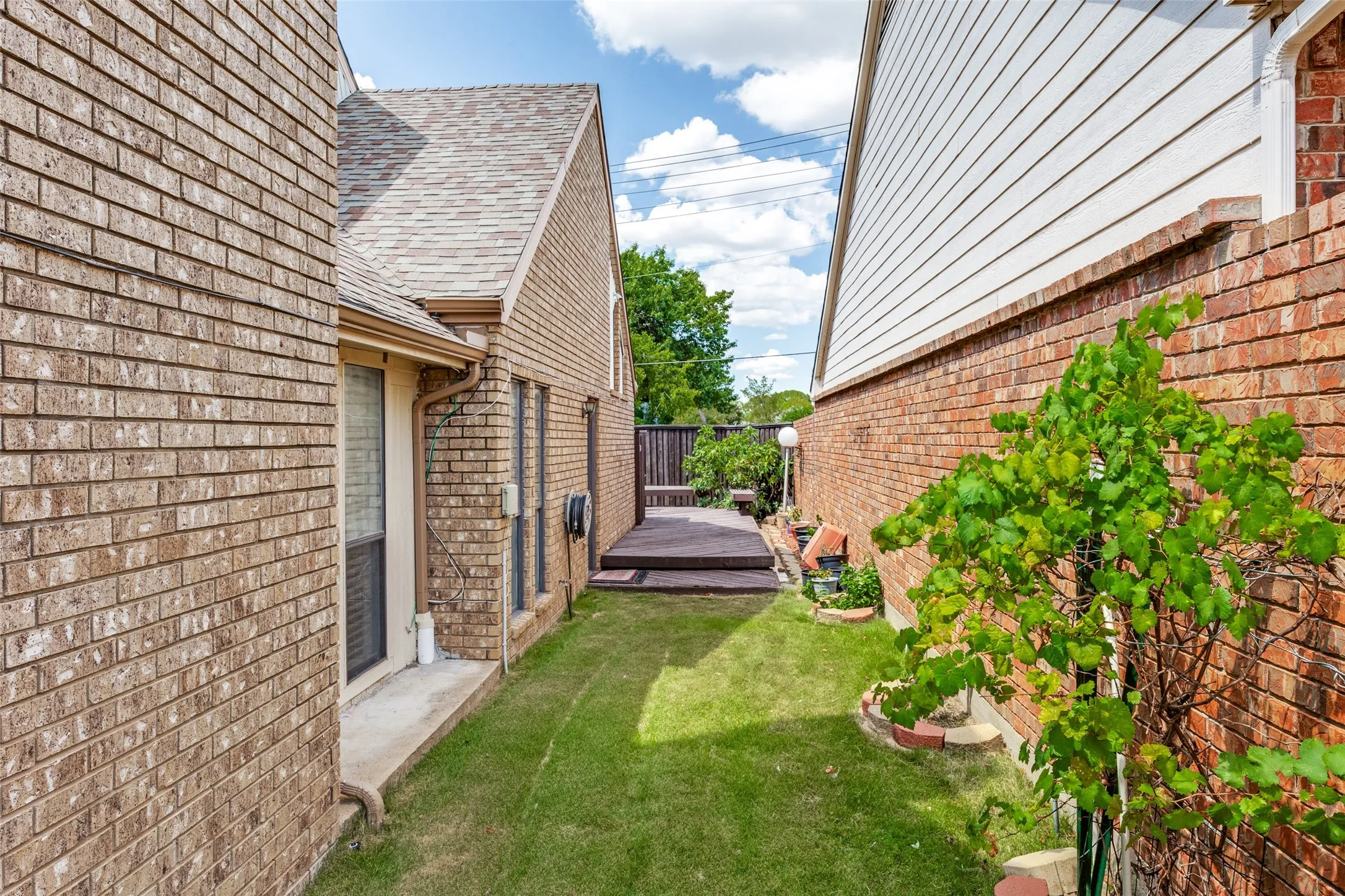Single Family Residence For Sale in Dallas County , 605 Woodway Lane, Richardson, Texas 75081, 3 Bedroom, 3 Bathroom, 2 Garage spaces, 2,440 Sqft, built in 1984, mls#21346620, Real Estate Agent in Richardson, Homes For Sale in Dallas county, Homes For Sale in Richardson, Realtor in Richardson Texas, Real Estate Brokerage Independent Realty Texas, Luminita Cordes Realtor