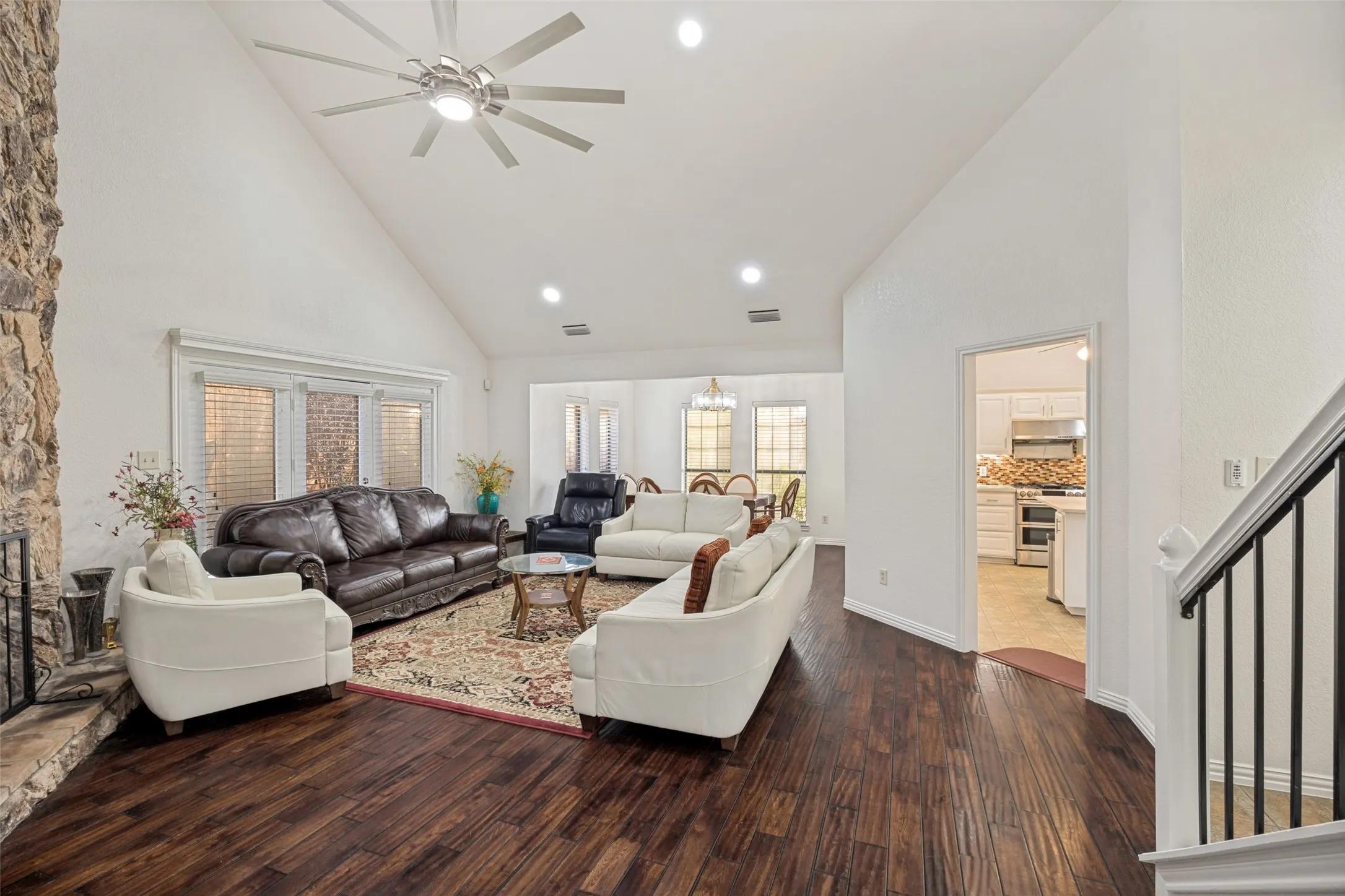 Single Family Residence For Sale in Dallas County , 605 Woodway Lane, Richardson, Texas 75081, 3 Bedroom, 3 Bathroom, 2 Garage spaces, 2,440 Sqft, built in 1984, mls#21346620, Real Estate Agent in Richardson, Homes For Sale in Dallas county, Homes For Sale in Richardson, Realtor in Richardson Texas, Real Estate Brokerage Independent Realty Texas, Luminita Cordes Realtor