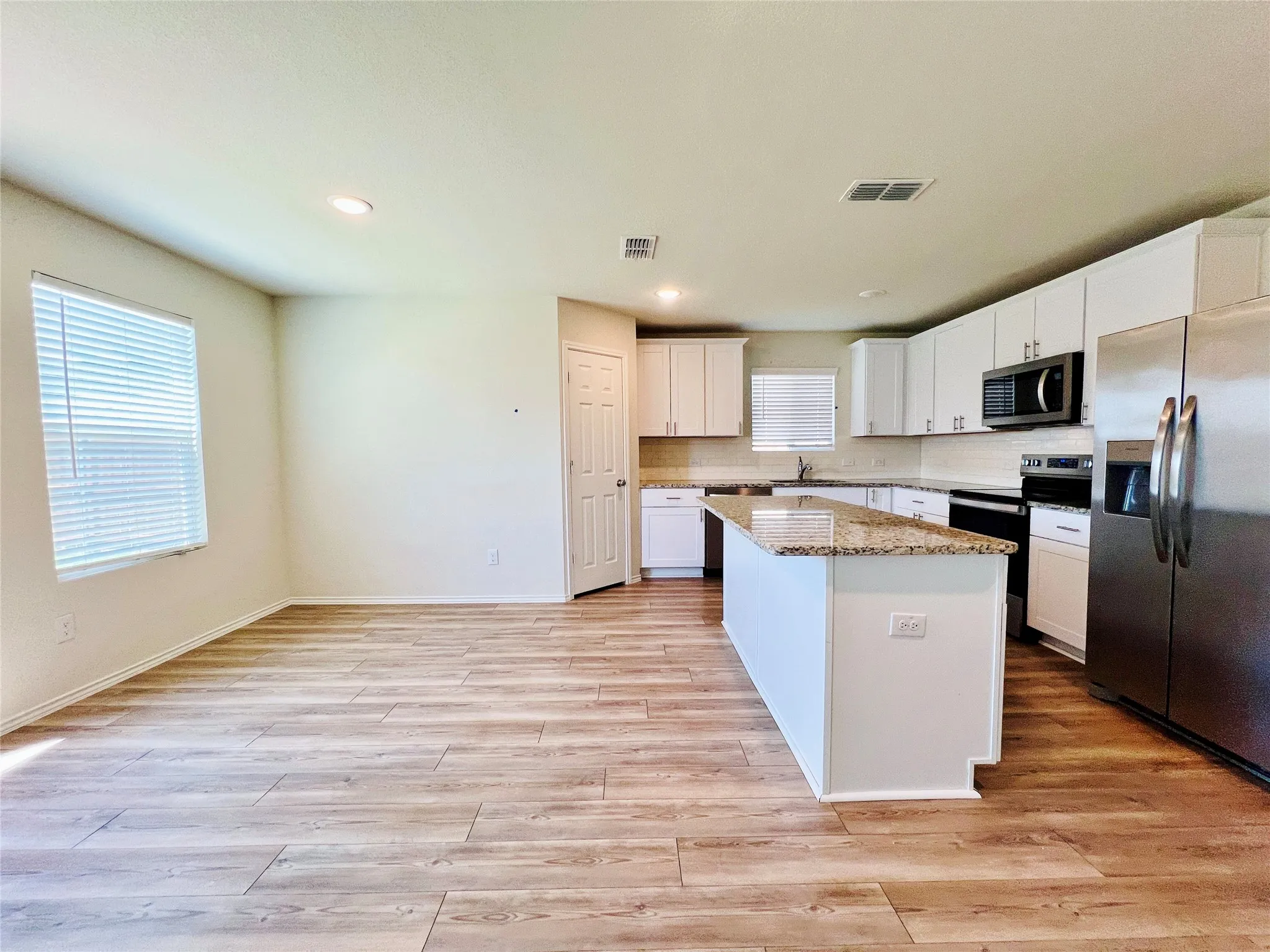 Single Family Residence For Rent in Tarrant County , 4649 Greyberry Drive, Fort Worth, Texas 76036, 4 Bedroom, 3 Bathroom, 2 Garage spaces, 2,122 Sqft, built in 2022, mls#21346711, Real Estate Agent in Fort Worth, Homes For Rent in Tarrant county, Homes For Rent in Fort Worth, Realtor in Fort Worth Texas, Real Estate Brokerage Independent Realty Texas, Luminita Cordes Realtor
