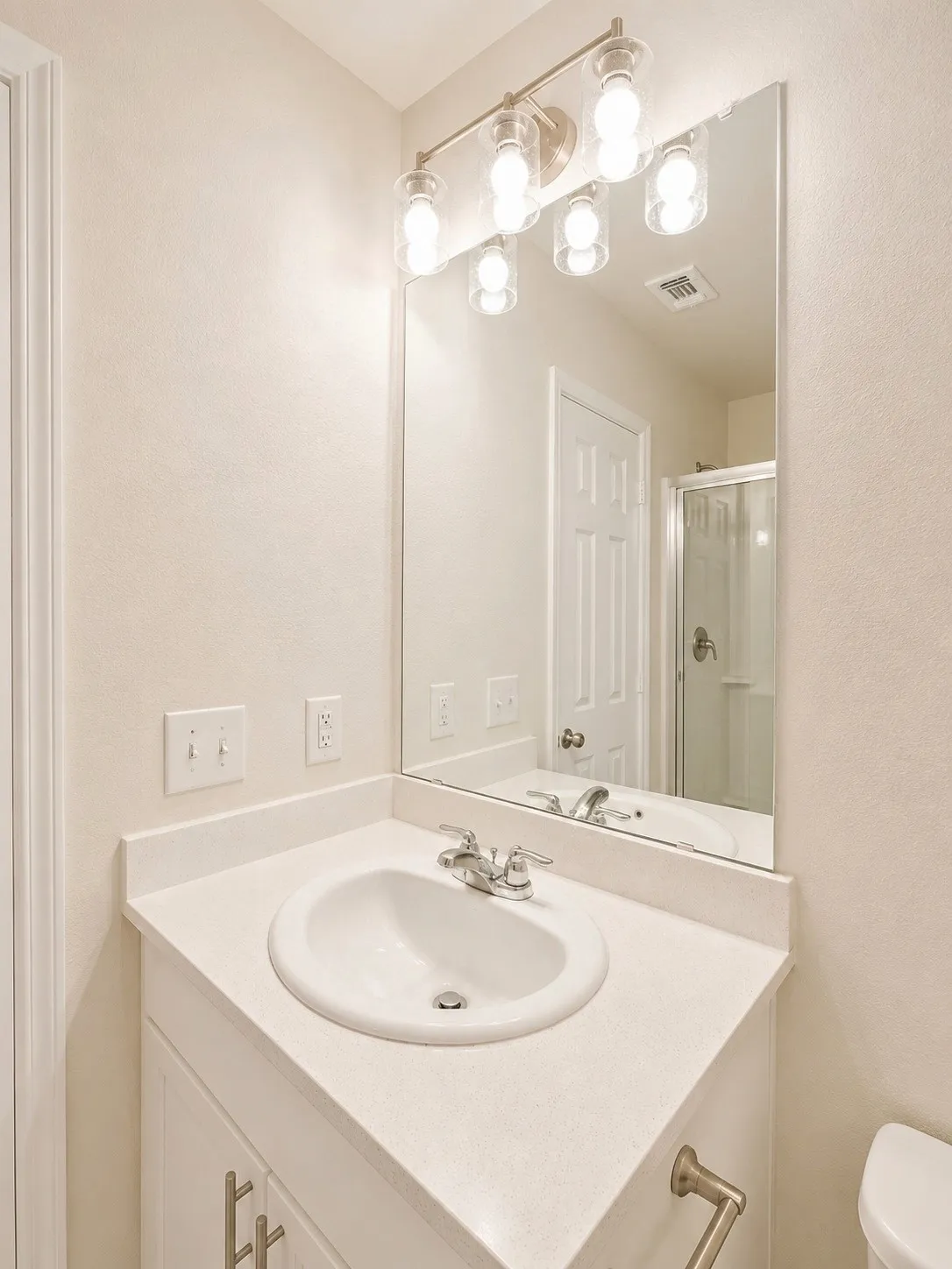 Single Family Residence For Rent in Tarrant County , 4649 Greyberry Drive, Fort Worth, Texas 76036, 4 Bedroom, 3 Bathroom, 2 Garage spaces, 2,122 Sqft, built in 2022, mls#21346711, Real Estate Agent in Fort Worth, Homes For Rent in Tarrant county, Homes For Rent in Fort Worth, Realtor in Fort Worth Texas, Real Estate Brokerage Independent Realty Texas, Luminita Cordes Realtor