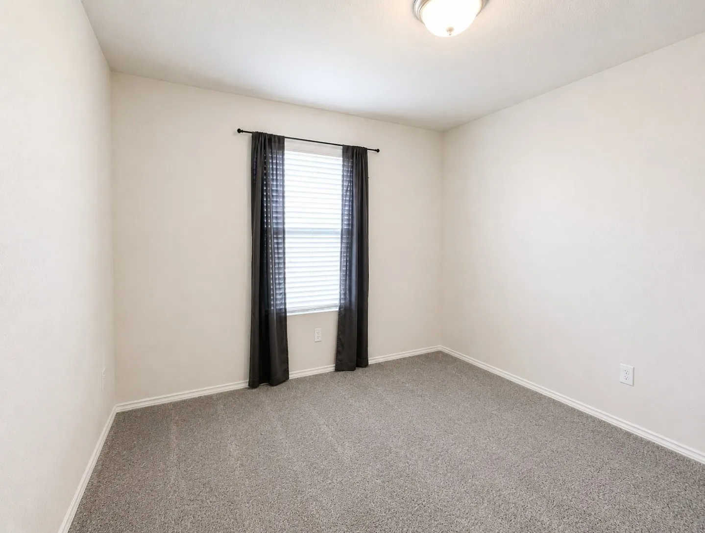 Single Family Residence For Rent in Tarrant County , 4649 Greyberry Drive, Fort Worth, Texas 76036, 4 Bedroom, 3 Bathroom, 2 Garage spaces, 2,122 Sqft, built in 2022, mls#21346711, Real Estate Agent in Fort Worth, Homes For Rent in Tarrant county, Homes For Rent in Fort Worth, Realtor in Fort Worth Texas, Real Estate Brokerage Independent Realty Texas, Luminita Cordes Realtor