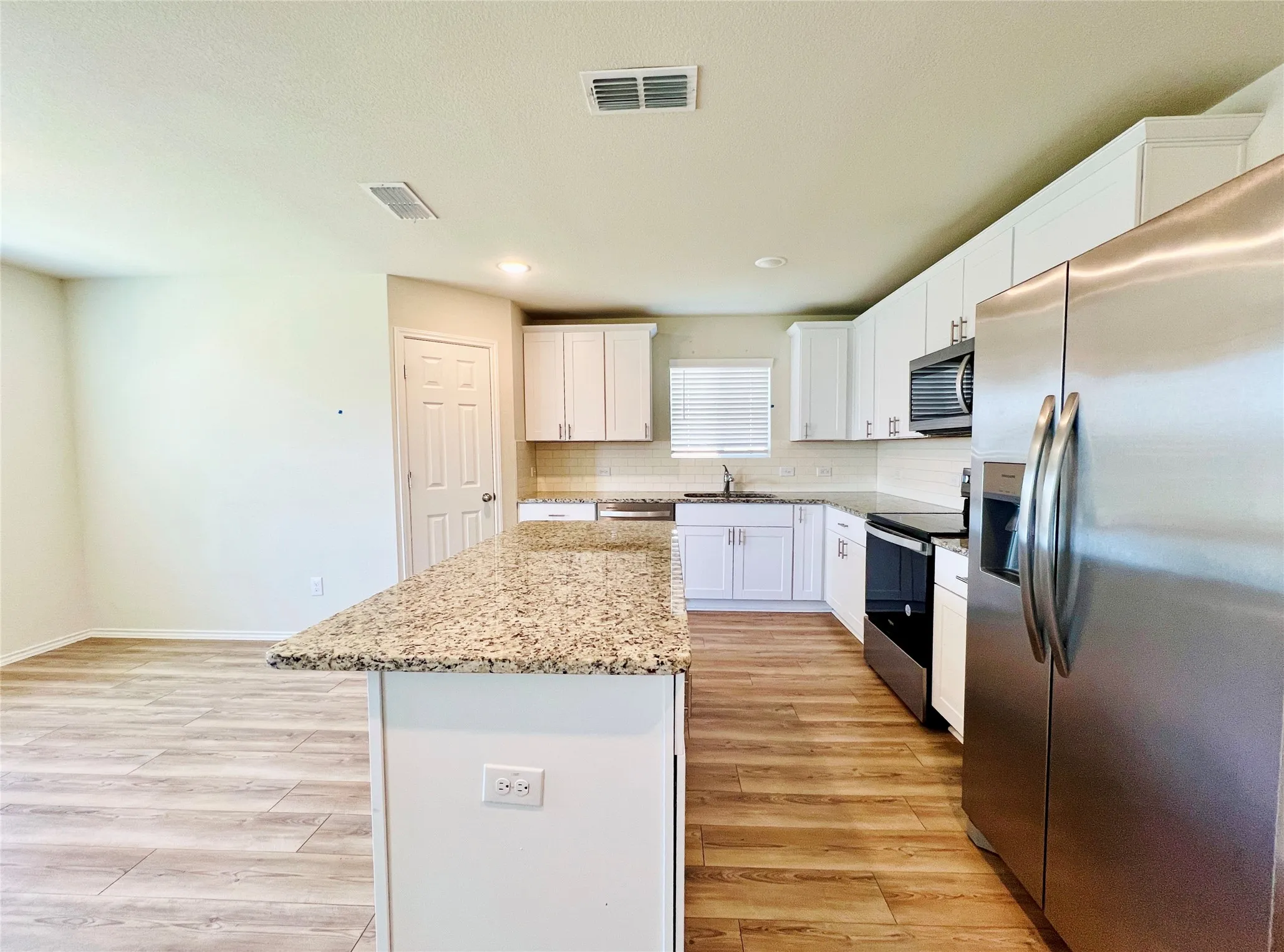 Single Family Residence For Rent in Tarrant County , 4649 Greyberry Drive, Fort Worth, Texas 76036, 4 Bedroom, 3 Bathroom, 2 Garage spaces, 2,122 Sqft, built in 2022, mls#21346711, Real Estate Agent in Fort Worth, Homes For Rent in Tarrant county, Homes For Rent in Fort Worth, Realtor in Fort Worth Texas, Real Estate Brokerage Independent Realty Texas, Luminita Cordes Realtor
