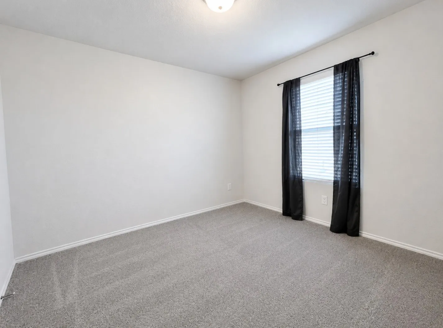 Single Family Residence For Rent in Tarrant County , 4649 Greyberry Drive, Fort Worth, Texas 76036, 4 Bedroom, 3 Bathroom, 2 Garage spaces, 2,122 Sqft, built in 2022, mls#21346711, Real Estate Agent in Fort Worth, Homes For Rent in Tarrant county, Homes For Rent in Fort Worth, Realtor in Fort Worth Texas, Real Estate Brokerage Independent Realty Texas, Luminita Cordes Realtor