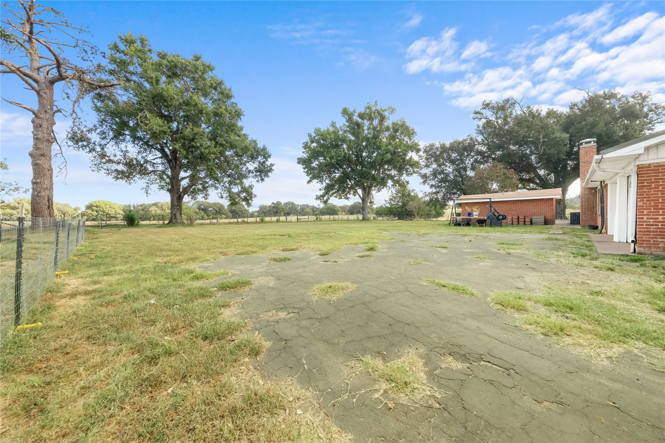 Single Family Residence For Sale in Anderson County , 1310 Spur 324, Tennessee Colony, Texas 75861, 3 Bedroom, 2 Bathroom, 2 Garage spaces, 2,106 Sqft, built in 1963, mls#21346718, Real Estate Agent in Tennessee Colony, Homes For Sale in Anderson county, Homes For Sale in Tennessee Colony, Realtor in Tennessee Colony Texas, Real Estate Brokerage Independent Realty Texas, Luminita Cordes Realtor