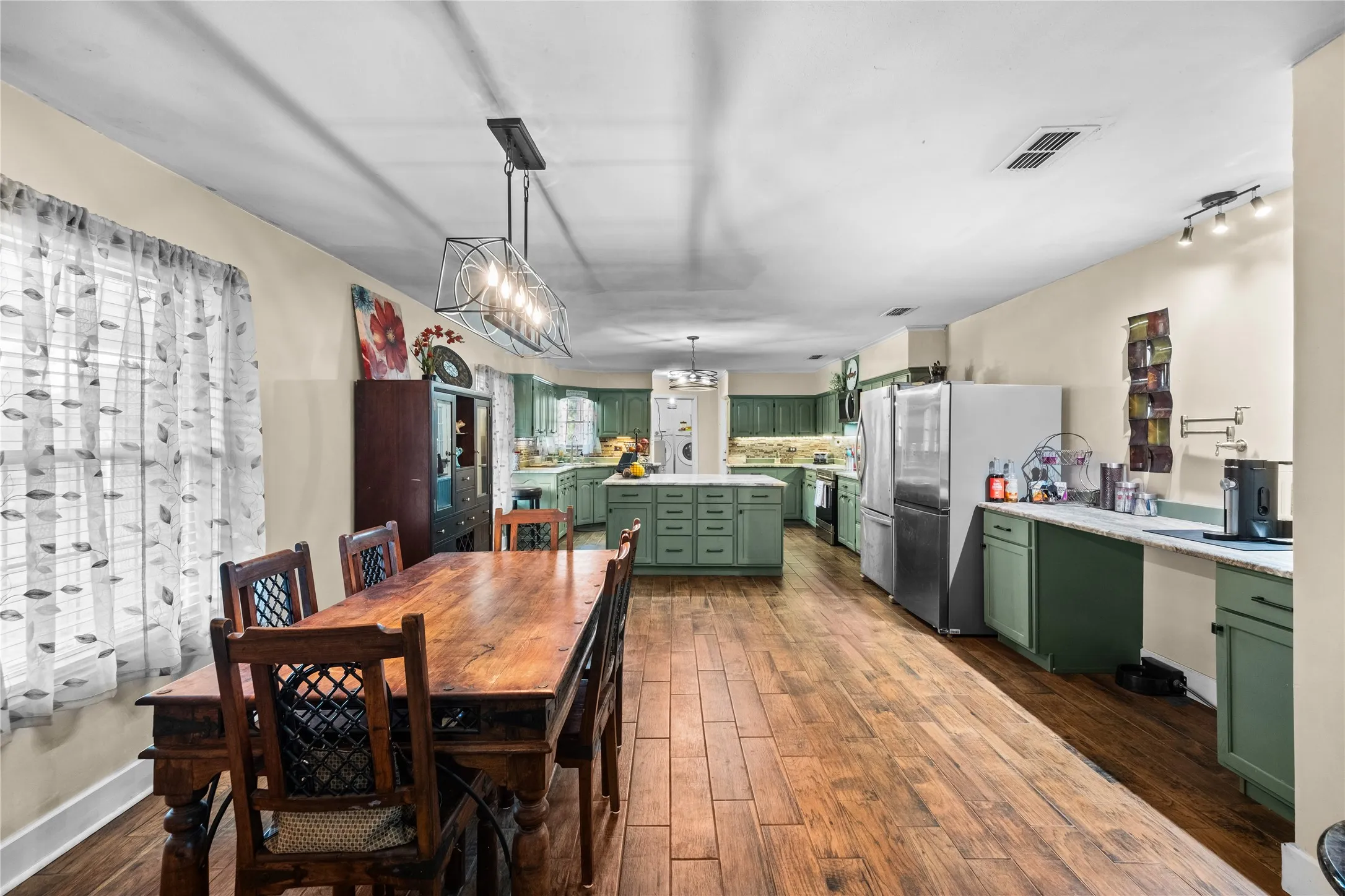 Single Family Residence For Sale in Anderson County , 1310 Spur 324, Tennessee Colony, Texas 75861, 3 Bedroom, 2 Bathroom, 2 Garage spaces, 2,106 Sqft, built in 1963, mls#21346718, Real Estate Agent in Tennessee Colony, Homes For Sale in Anderson county, Homes For Sale in Tennessee Colony, Realtor in Tennessee Colony Texas, Real Estate Brokerage Independent Realty Texas, Luminita Cordes Realtor