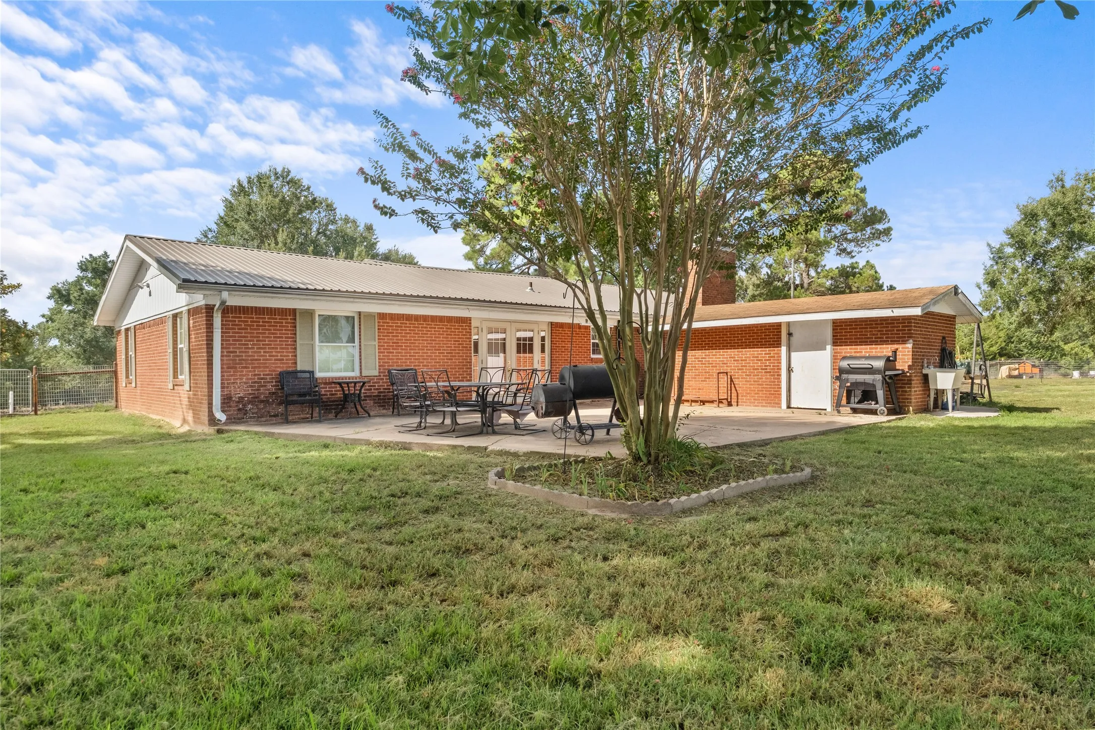Single Family Residence For Sale in Anderson County , 1310 Spur 324, Tennessee Colony, Texas 75861, 3 Bedroom, 2 Bathroom, 2 Garage spaces, 2,106 Sqft, built in 1963, mls#21346718, Real Estate Agent in Tennessee Colony, Homes For Sale in Anderson county, Homes For Sale in Tennessee Colony, Realtor in Tennessee Colony Texas, Real Estate Brokerage Independent Realty Texas, Luminita Cordes Realtor