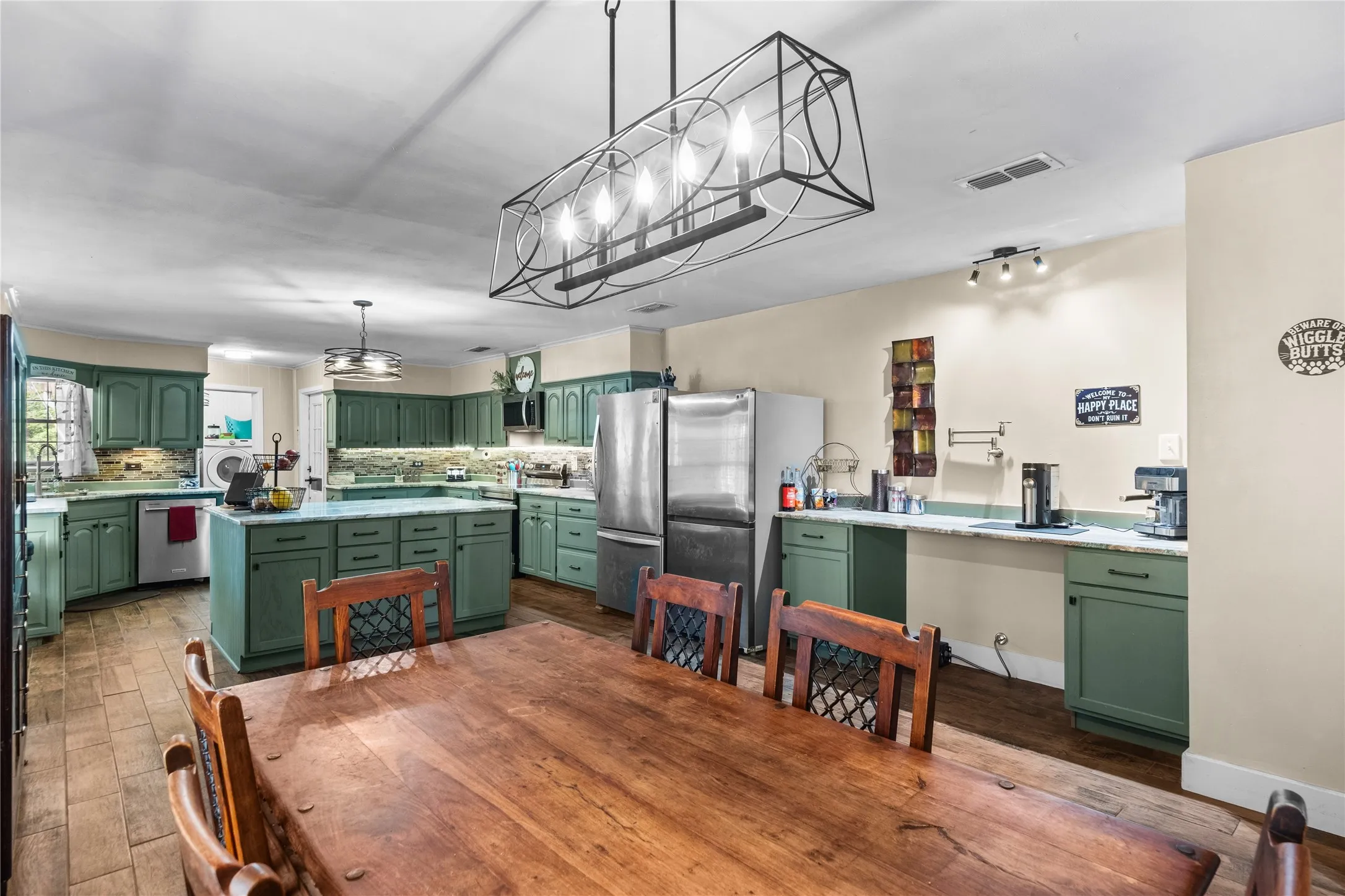 Single Family Residence For Sale in Anderson County , 1310 Spur 324, Tennessee Colony, Texas 75861, 3 Bedroom, 2 Bathroom, 2 Garage spaces, 2,106 Sqft, built in 1963, mls#21346718, Real Estate Agent in Tennessee Colony, Homes For Sale in Anderson county, Homes For Sale in Tennessee Colony, Realtor in Tennessee Colony Texas, Real Estate Brokerage Independent Realty Texas, Luminita Cordes Realtor