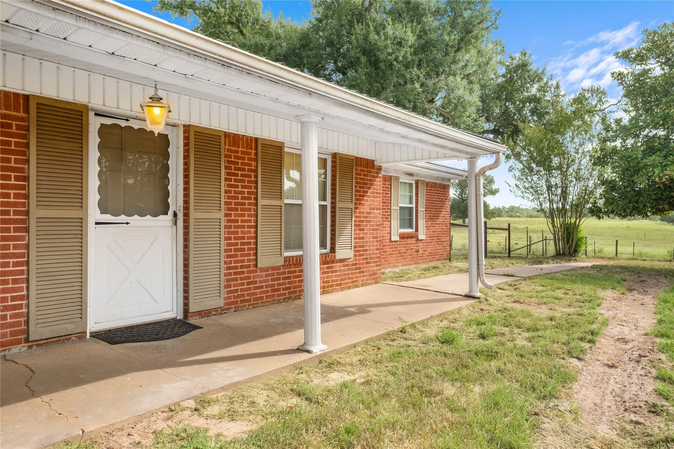 Single Family Residence For Sale in Anderson County , 1310 Spur 324, Tennessee Colony, Texas 75861, 3 Bedroom, 2 Bathroom, 2 Garage spaces, 2,106 Sqft, built in 1963, mls#21346718, Real Estate Agent in Tennessee Colony, Homes For Sale in Anderson county, Homes For Sale in Tennessee Colony, Realtor in Tennessee Colony Texas, Real Estate Brokerage Independent Realty Texas, Luminita Cordes Realtor