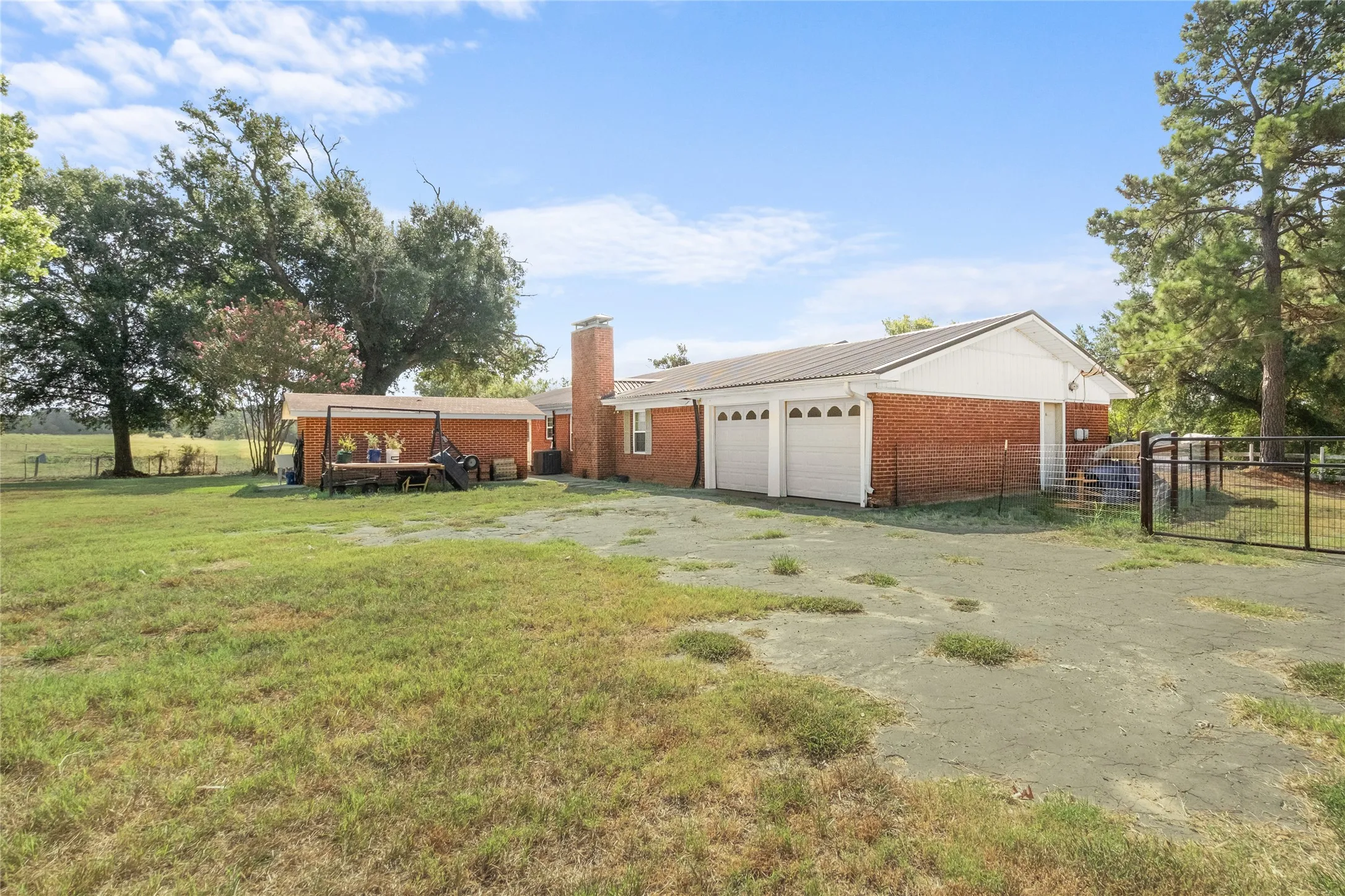 Single Family Residence For Sale in Anderson County , 1310 Spur 324, Tennessee Colony, Texas 75861, 3 Bedroom, 2 Bathroom, 2 Garage spaces, 2,106 Sqft, built in 1963, mls#21346718, Real Estate Agent in Tennessee Colony, Homes For Sale in Anderson county, Homes For Sale in Tennessee Colony, Realtor in Tennessee Colony Texas, Real Estate Brokerage Independent Realty Texas, Luminita Cordes Realtor