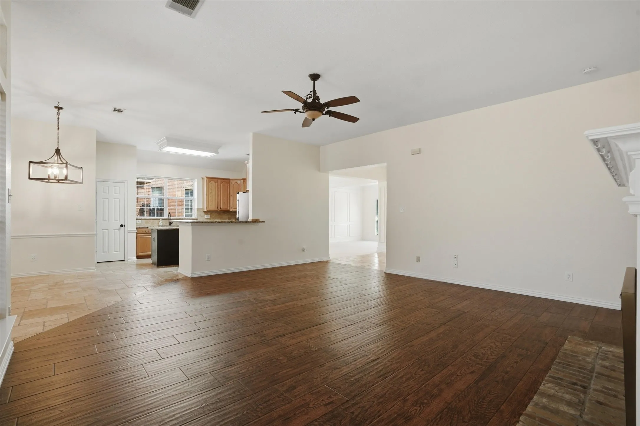 Single Family Residence For Rent in Dallas County , 6613 Barclay Lane, Garland, Texas 75044, 4 Bedroom, 2 Bathroom, 2 Garage spaces, 2,461 Sqft, built in 1993, mls#21346719, Real Estate Agent in Garland, Homes For Rent in Dallas county, Homes For Rent in Garland, Realtor in Garland Texas, Real Estate Brokerage Independent Realty Texas, Luminita Cordes Realtor
