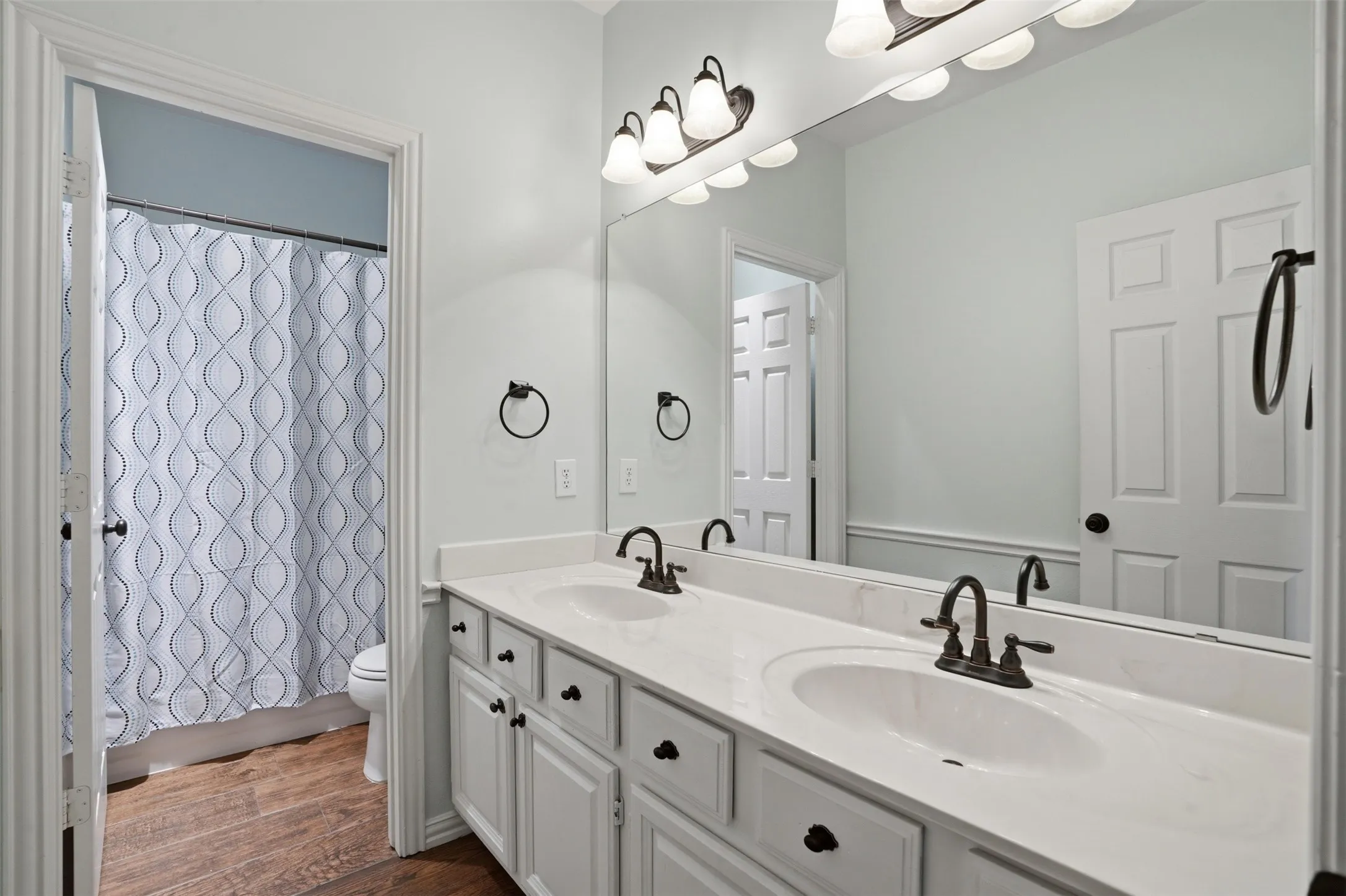 Single Family Residence For Rent in Dallas County , 6613 Barclay Lane, Garland, Texas 75044, 4 Bedroom, 2 Bathroom, 2 Garage spaces, 2,461 Sqft, built in 1993, mls#21346719, Real Estate Agent in Garland, Homes For Rent in Dallas county, Homes For Rent in Garland, Realtor in Garland Texas, Real Estate Brokerage Independent Realty Texas, Luminita Cordes Realtor