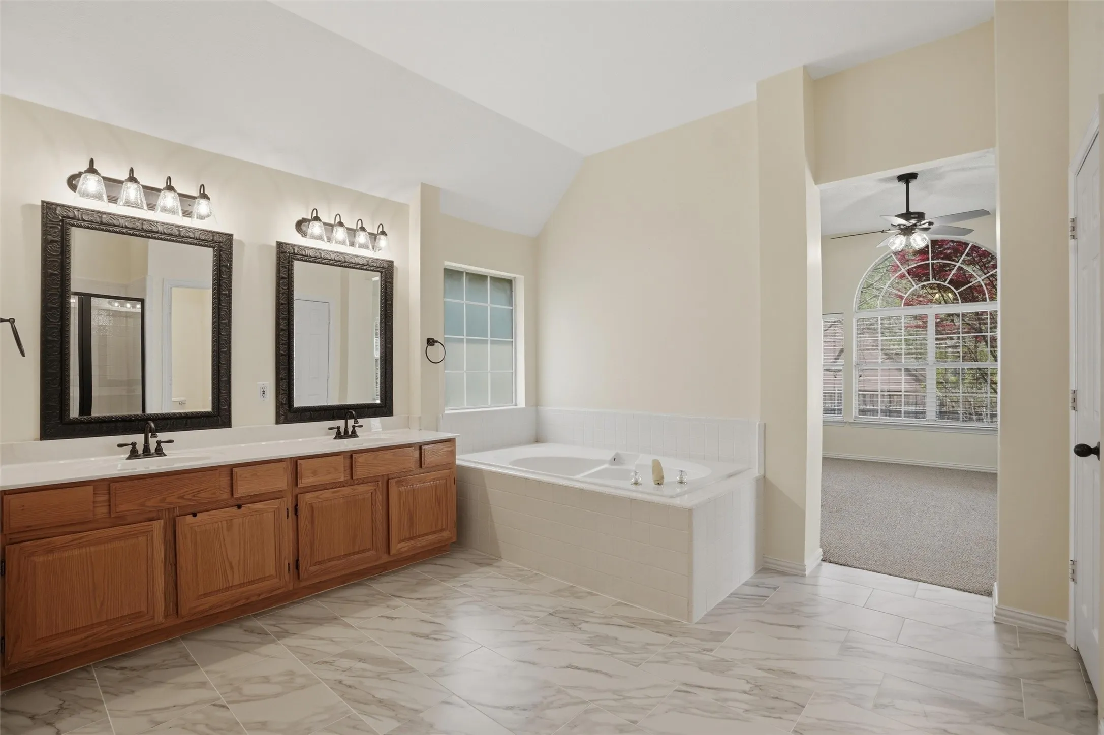 Single Family Residence For Rent in Dallas County , 6613 Barclay Lane, Garland, Texas 75044, 4 Bedroom, 2 Bathroom, 2 Garage spaces, 2,461 Sqft, built in 1993, mls#21346719, Real Estate Agent in Garland, Homes For Rent in Dallas county, Homes For Rent in Garland, Realtor in Garland Texas, Real Estate Brokerage Independent Realty Texas, Luminita Cordes Realtor