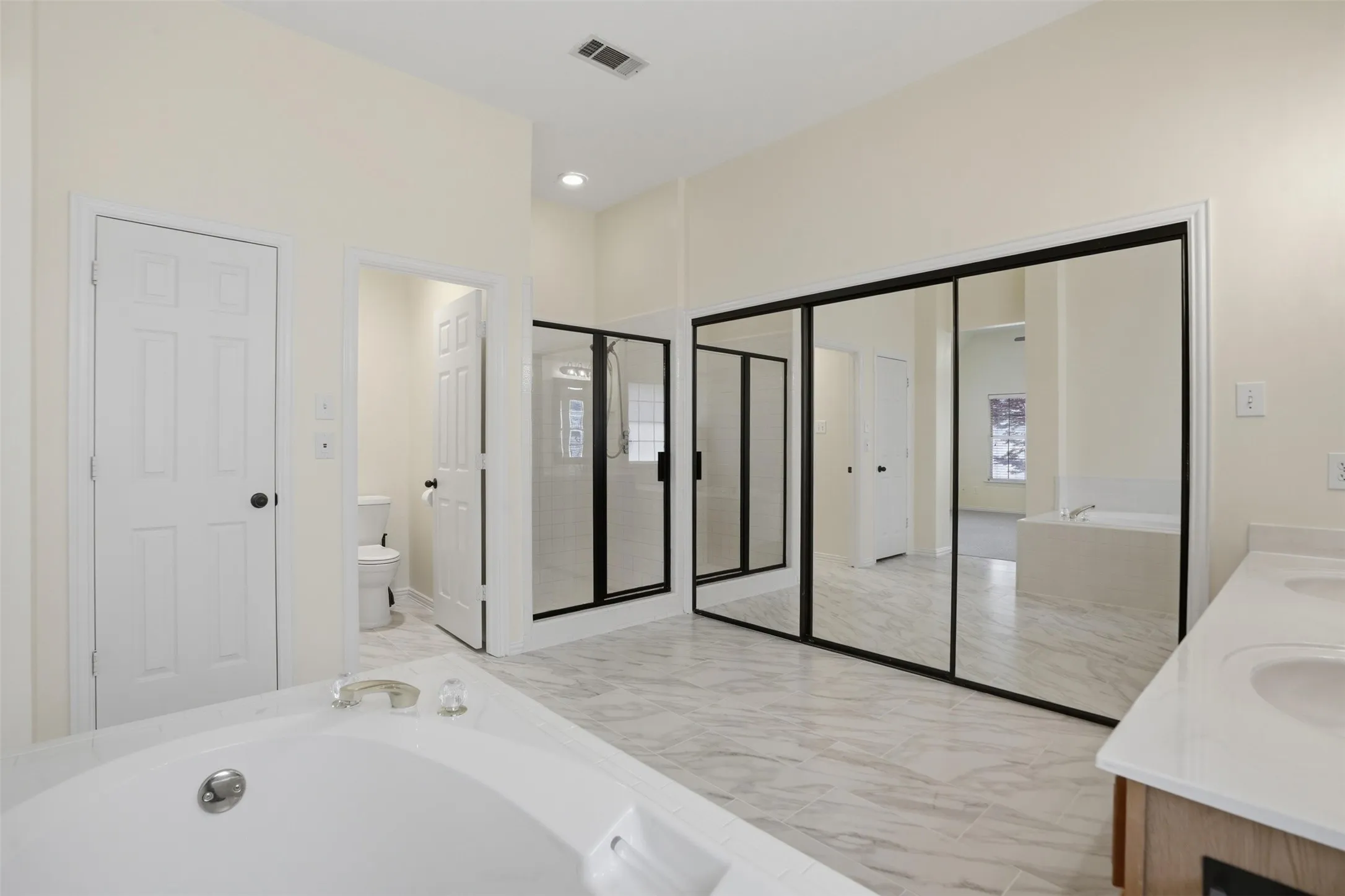 Single Family Residence For Rent in Dallas County , 6613 Barclay Lane, Garland, Texas 75044, 4 Bedroom, 2 Bathroom, 2 Garage spaces, 2,461 Sqft, built in 1993, mls#21346719, Real Estate Agent in Garland, Homes For Rent in Dallas county, Homes For Rent in Garland, Realtor in Garland Texas, Real Estate Brokerage Independent Realty Texas, Luminita Cordes Realtor