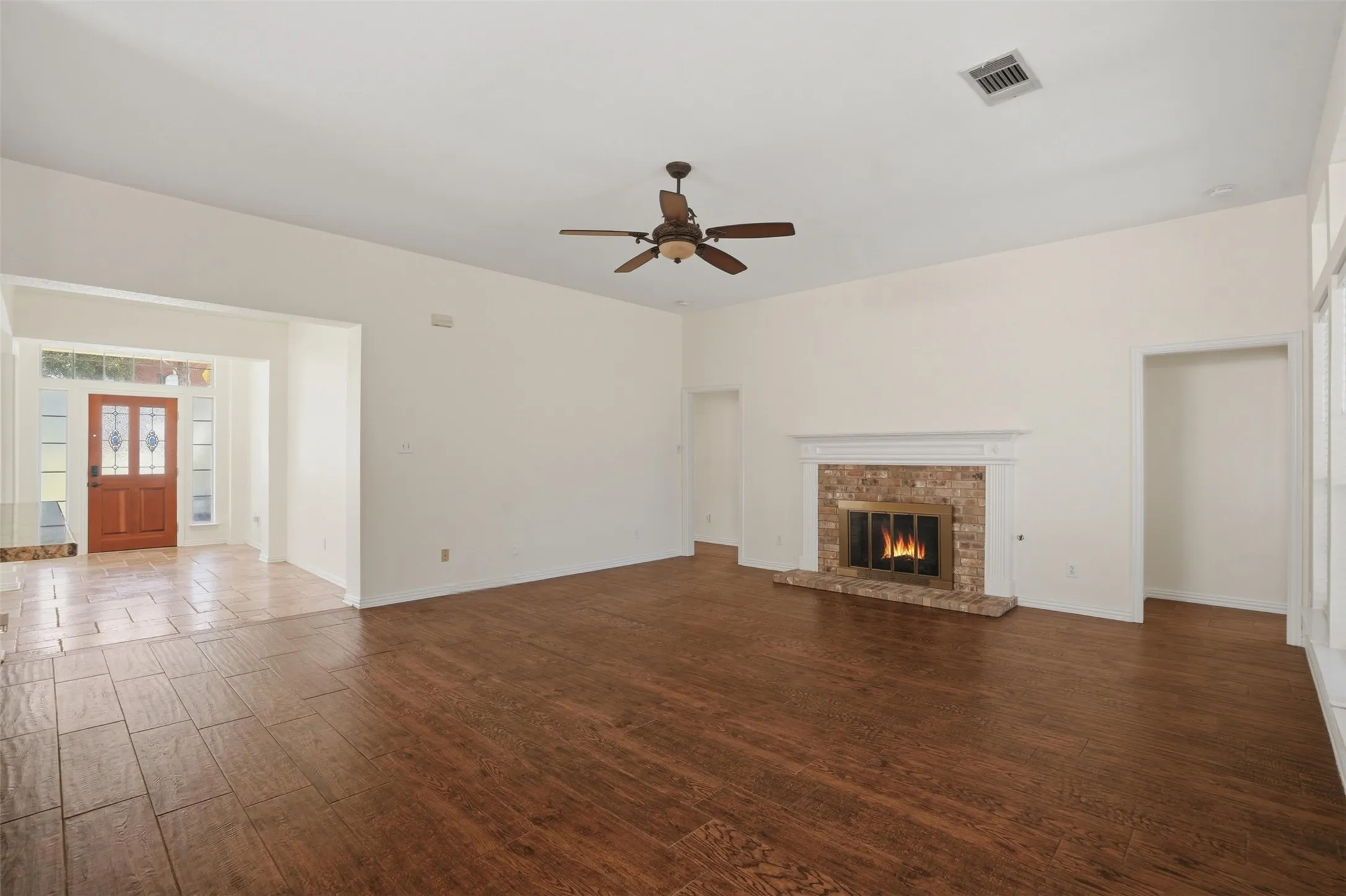 Single Family Residence For Rent in Dallas County , 6613 Barclay Lane, Garland, Texas 75044, 4 Bedroom, 2 Bathroom, 2 Garage spaces, 2,461 Sqft, built in 1993, mls#21346719, Real Estate Agent in Garland, Homes For Rent in Dallas county, Homes For Rent in Garland, Realtor in Garland Texas, Real Estate Brokerage Independent Realty Texas, Luminita Cordes Realtor