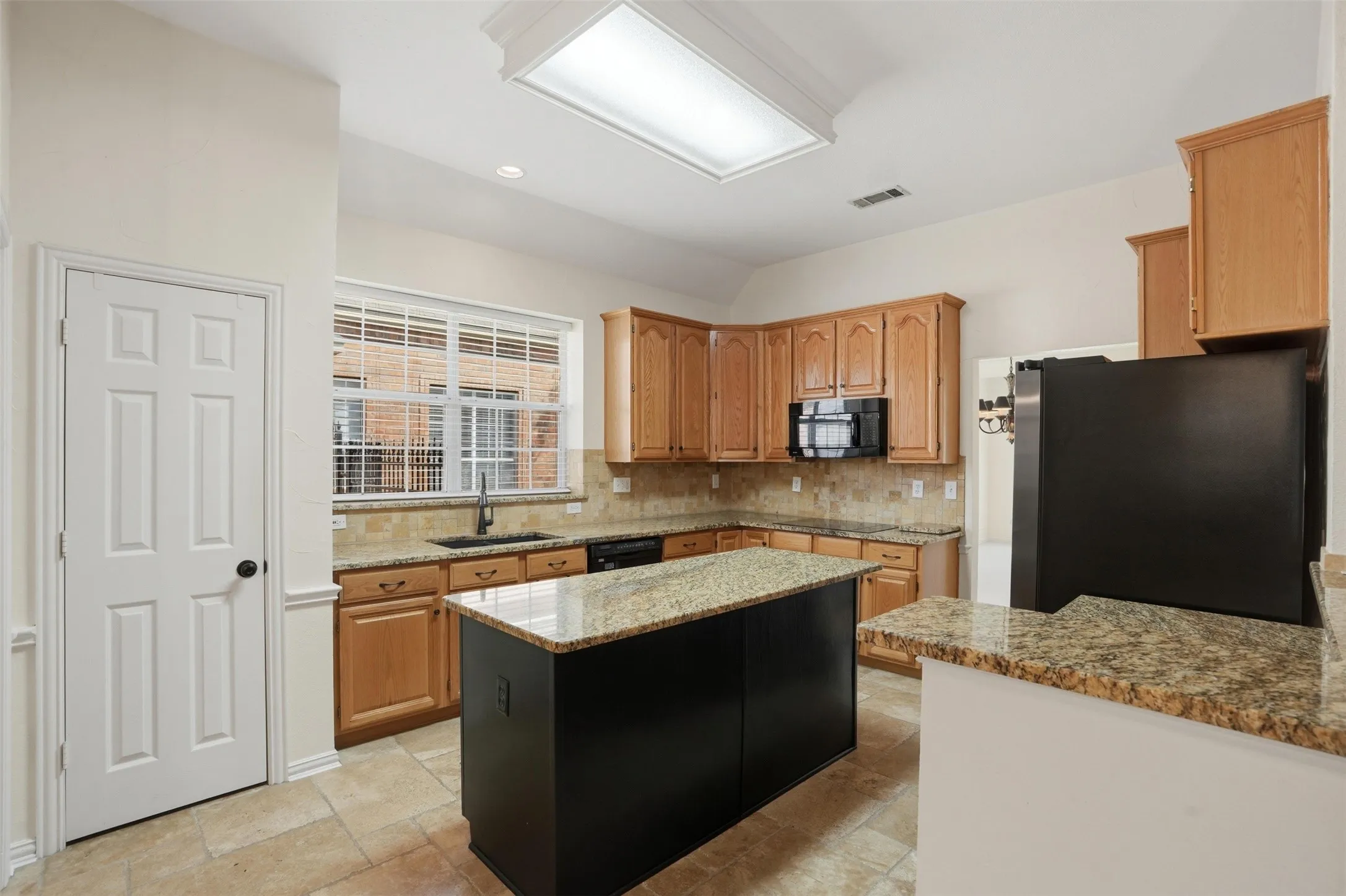 Single Family Residence For Rent in Dallas County , 6613 Barclay Lane, Garland, Texas 75044, 4 Bedroom, 2 Bathroom, 2 Garage spaces, 2,461 Sqft, built in 1993, mls#21346719, Real Estate Agent in Garland, Homes For Rent in Dallas county, Homes For Rent in Garland, Realtor in Garland Texas, Real Estate Brokerage Independent Realty Texas, Luminita Cordes Realtor