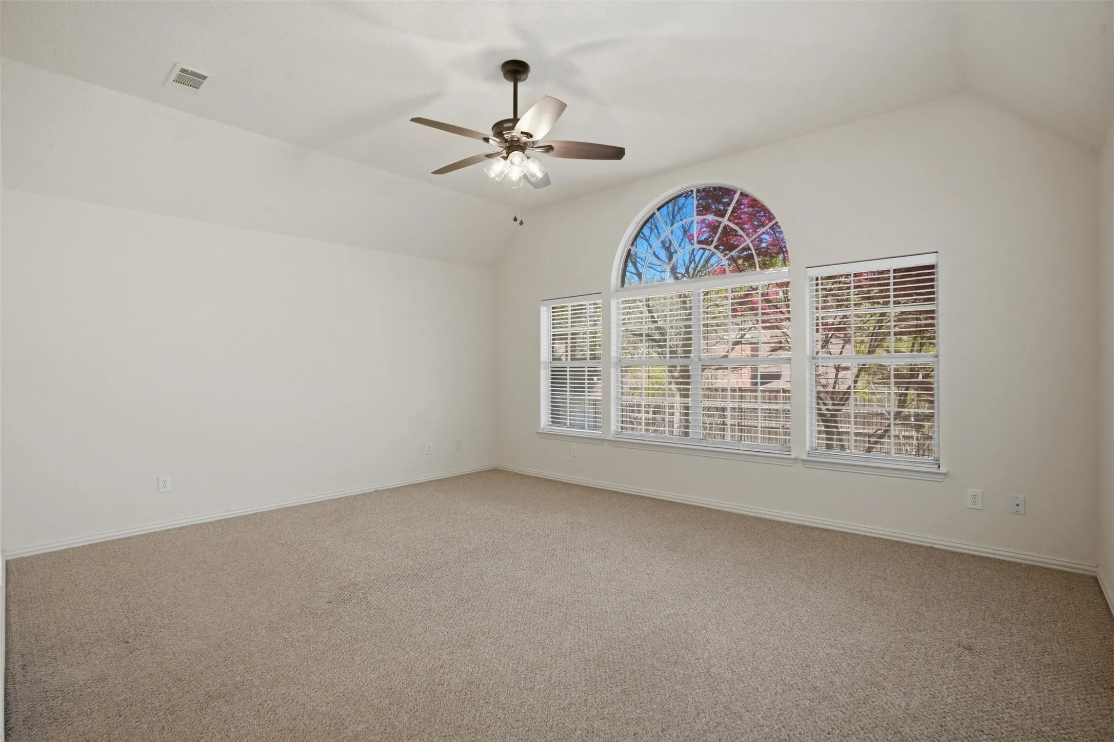 Single Family Residence For Rent in Dallas County , 6613 Barclay Lane, Garland, Texas 75044, 4 Bedroom, 2 Bathroom, 2 Garage spaces, 2,461 Sqft, built in 1993, mls#21346719, Real Estate Agent in Garland, Homes For Rent in Dallas county, Homes For Rent in Garland, Realtor in Garland Texas, Real Estate Brokerage Independent Realty Texas, Luminita Cordes Realtor