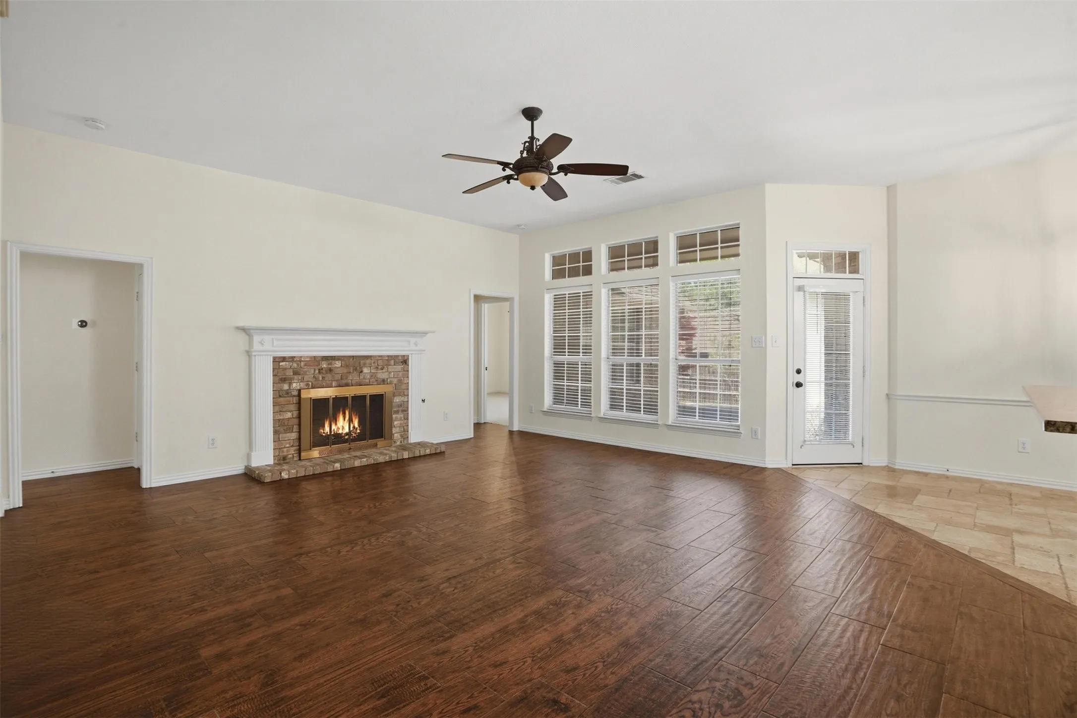 Single Family Residence For Rent in Dallas County , 6613 Barclay Lane, Garland, Texas 75044, 4 Bedroom, 2 Bathroom, 2 Garage spaces, 2,461 Sqft, built in 1993, mls#21346719, Real Estate Agent in Garland, Homes For Rent in Dallas county, Homes For Rent in Garland, Realtor in Garland Texas, Real Estate Brokerage Independent Realty Texas, Luminita Cordes Realtor