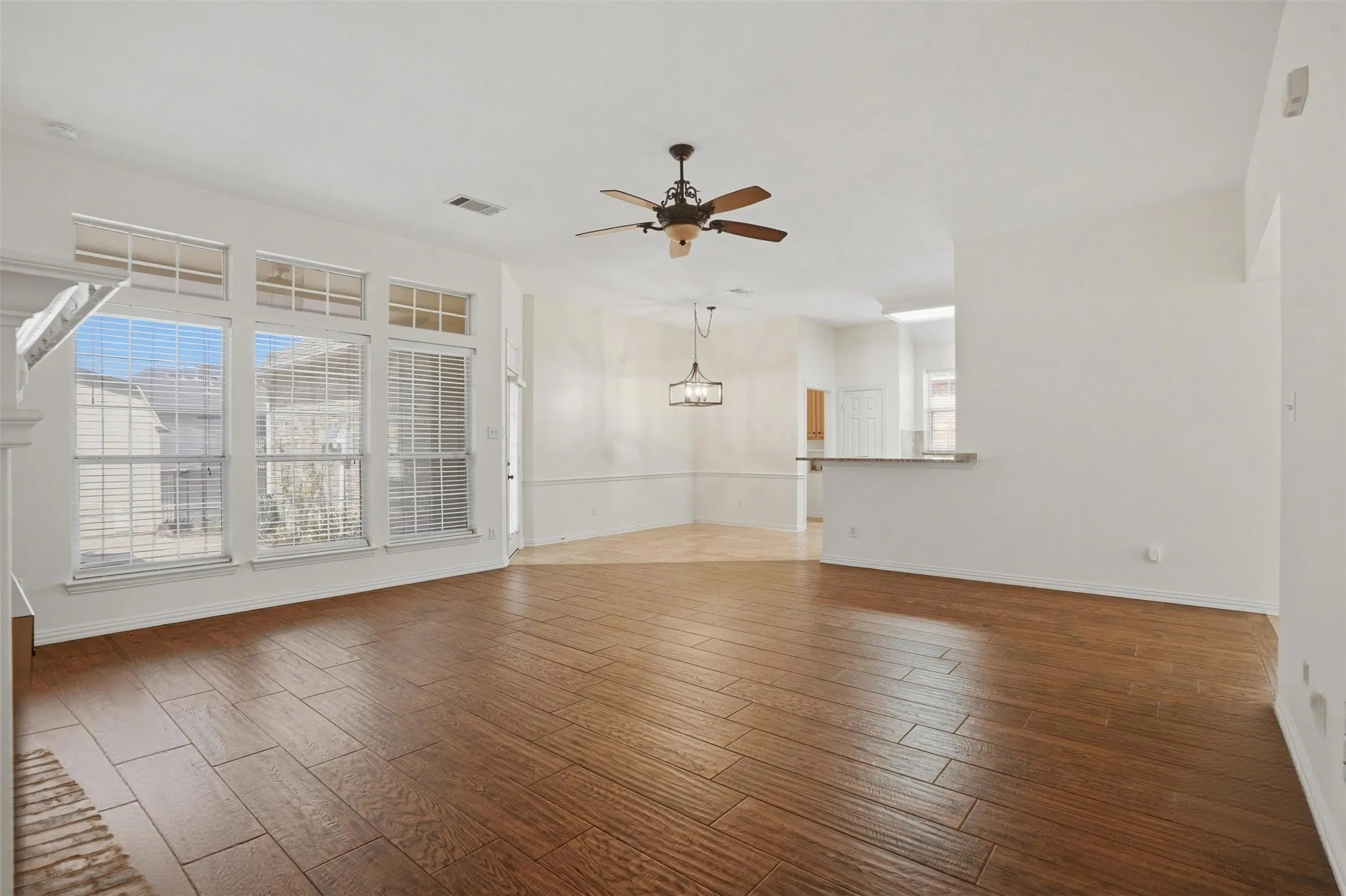 Single Family Residence For Rent in Dallas County , 6613 Barclay Lane, Garland, Texas 75044, 4 Bedroom, 2 Bathroom, 2 Garage spaces, 2,461 Sqft, built in 1993, mls#21346719, Real Estate Agent in Garland, Homes For Rent in Dallas county, Homes For Rent in Garland, Realtor in Garland Texas, Real Estate Brokerage Independent Realty Texas, Luminita Cordes Realtor