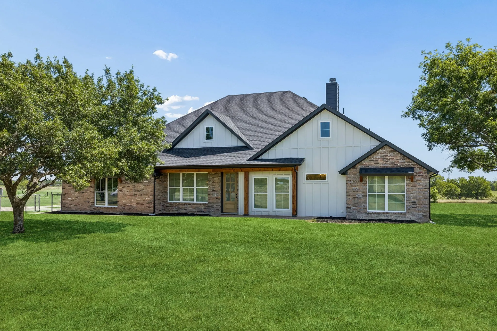 Single Family Residence For Sale in Ellis County , 1311 Greathouse Road, Waxahachie, Texas 75167, 4 Bedroom, 4 Bathroom, 2 Garage spaces, 3,285 Sqft, built in 1991, mls#21335167, Real Estate Agent in Waxahachie, Homes For Sale in Ellis county, Homes For Sale in Waxahachie, Realtor in Waxahachie Texas, Real Estate Brokerage Independent Realty Texas, Luminita Cordes Realtor