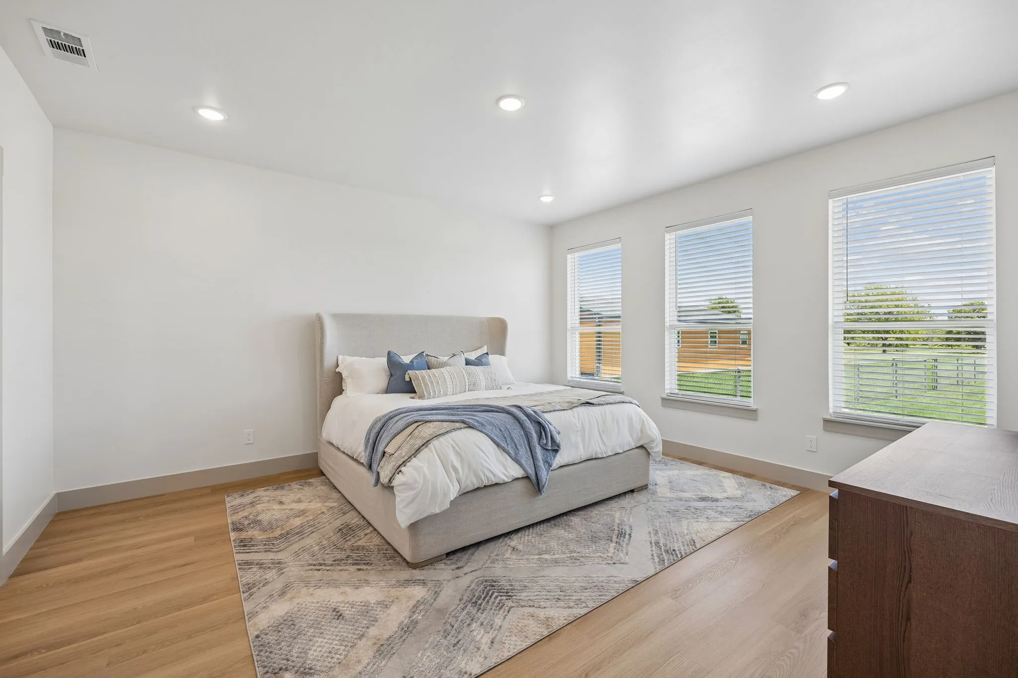 Single Family Residence For Sale in Ellis County , 1311 Greathouse Road, Waxahachie, Texas 75167, 4 Bedroom, 4 Bathroom, 2 Garage spaces, 3,285 Sqft, built in 1991, mls#21335167, Real Estate Agent in Waxahachie, Homes For Sale in Ellis county, Homes For Sale in Waxahachie, Realtor in Waxahachie Texas, Real Estate Brokerage Independent Realty Texas, Luminita Cordes Realtor