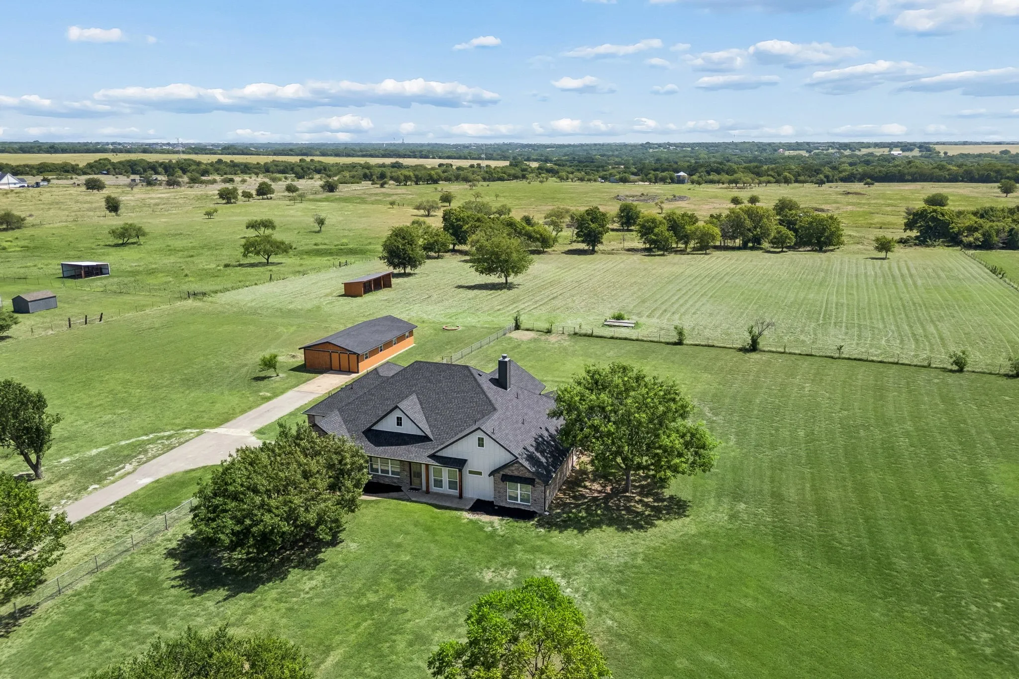 Single Family Residence For Sale in Ellis County , 1311 Greathouse Road, Waxahachie, Texas 75167, 4 Bedroom, 4 Bathroom, 2 Garage spaces, 3,285 Sqft, built in 1991, mls#21335167, Real Estate Agent in Waxahachie, Homes For Sale in Ellis county, Homes For Sale in Waxahachie, Realtor in Waxahachie Texas, Real Estate Brokerage Independent Realty Texas, Luminita Cordes Realtor