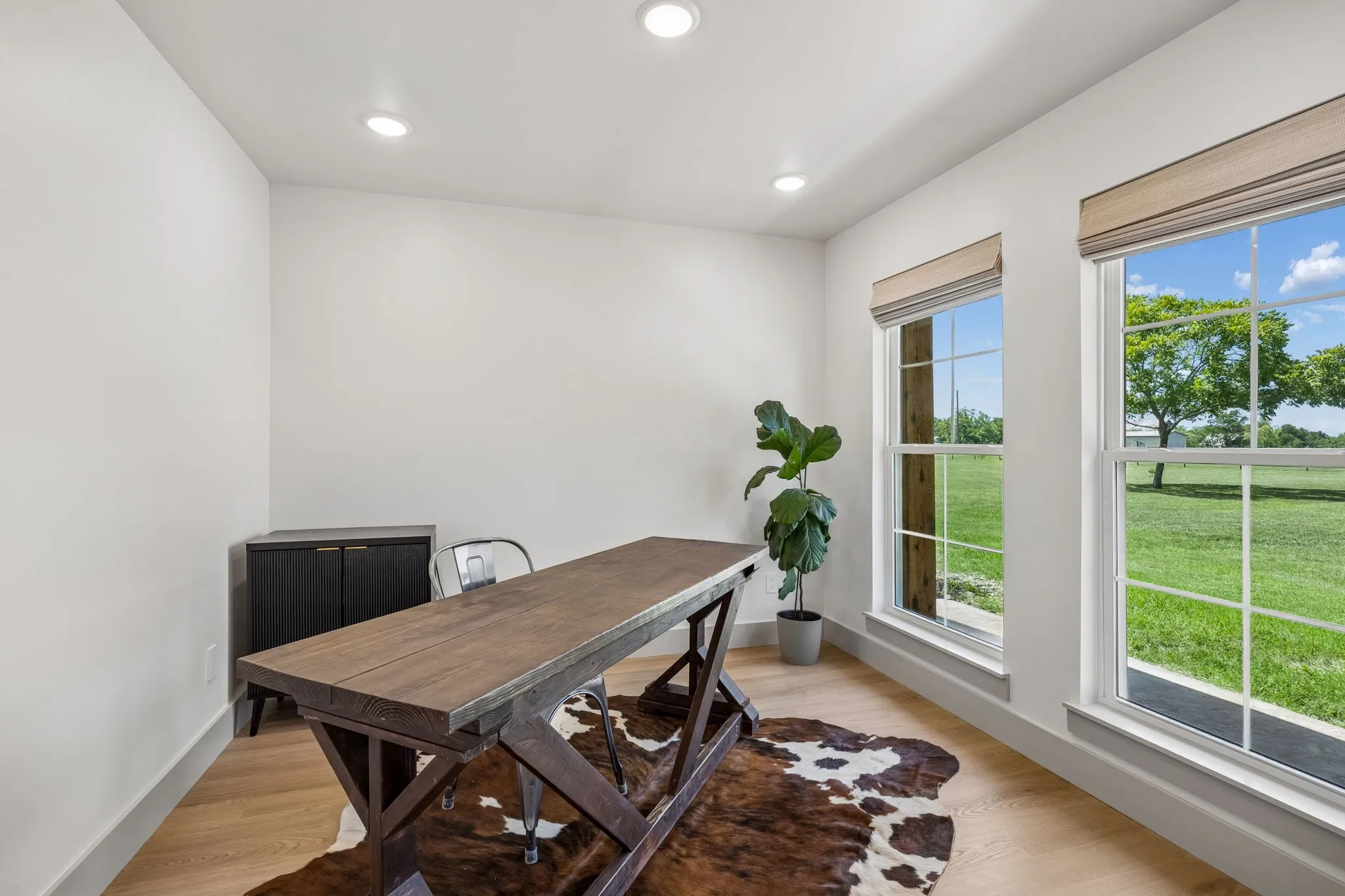 Single Family Residence For Sale in Ellis County , 1311 Greathouse Road, Waxahachie, Texas 75167, 4 Bedroom, 4 Bathroom, 2 Garage spaces, 3,285 Sqft, built in 1991, mls#21335167, Real Estate Agent in Waxahachie, Homes For Sale in Ellis county, Homes For Sale in Waxahachie, Realtor in Waxahachie Texas, Real Estate Brokerage Independent Realty Texas, Luminita Cordes Realtor