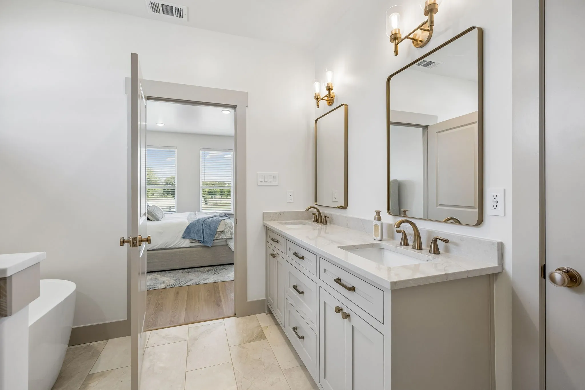Single Family Residence For Sale in Ellis County , 1311 Greathouse Road, Waxahachie, Texas 75167, 4 Bedroom, 4 Bathroom, 2 Garage spaces, 3,285 Sqft, built in 1991, mls#21335167, Real Estate Agent in Waxahachie, Homes For Sale in Ellis county, Homes For Sale in Waxahachie, Realtor in Waxahachie Texas, Real Estate Brokerage Independent Realty Texas, Luminita Cordes Realtor
