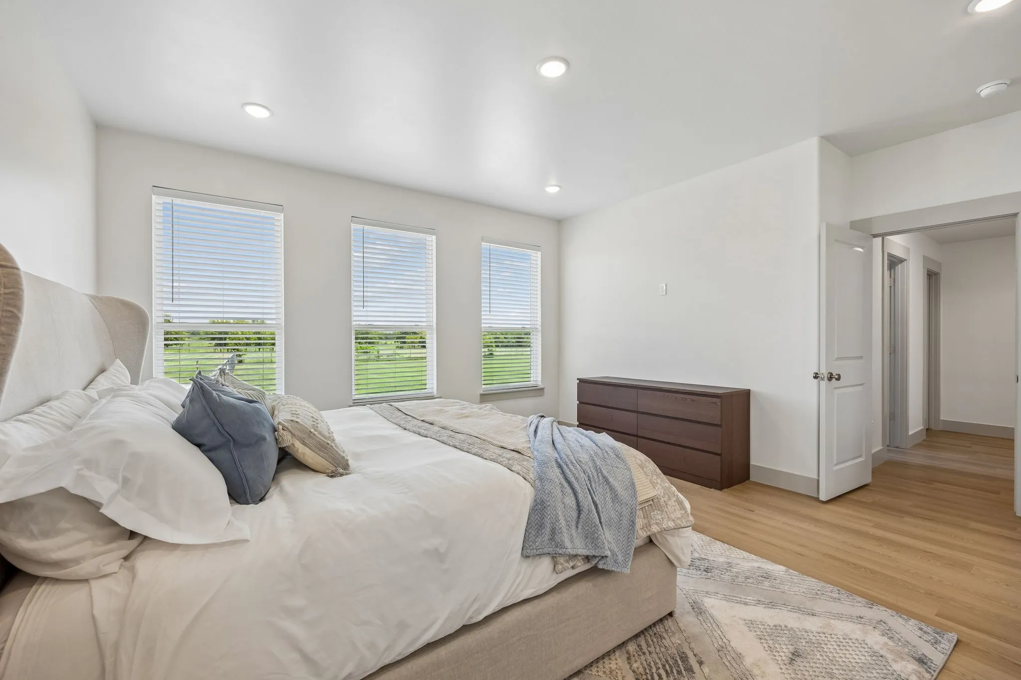 Single Family Residence For Sale in Ellis County , 1311 Greathouse Road, Waxahachie, Texas 75167, 4 Bedroom, 4 Bathroom, 2 Garage spaces, 3,285 Sqft, built in 1991, mls#21335167, Real Estate Agent in Waxahachie, Homes For Sale in Ellis county, Homes For Sale in Waxahachie, Realtor in Waxahachie Texas, Real Estate Brokerage Independent Realty Texas, Luminita Cordes Realtor