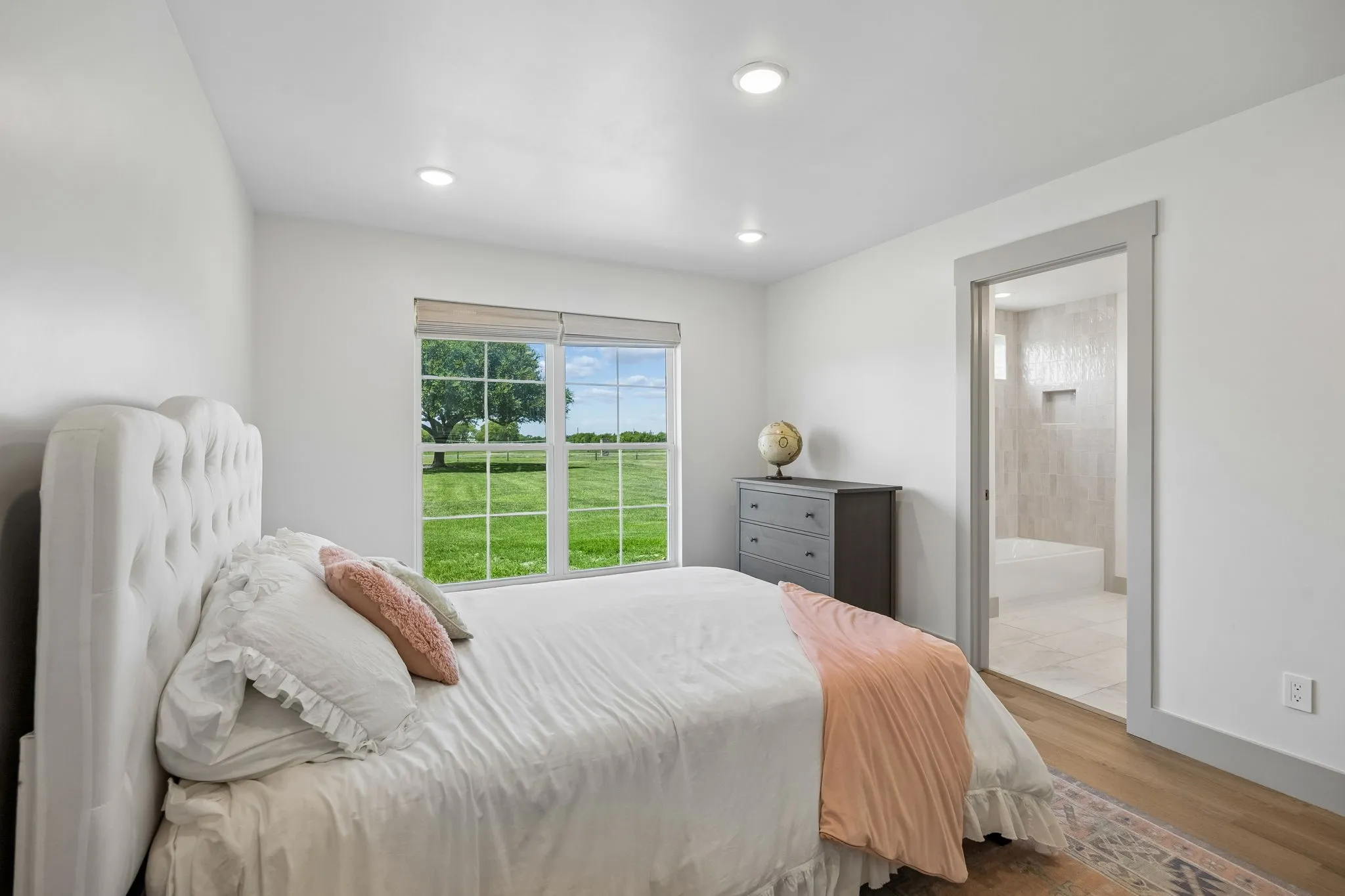 Single Family Residence For Sale in Ellis County , 1311 Greathouse Road, Waxahachie, Texas 75167, 4 Bedroom, 4 Bathroom, 2 Garage spaces, 3,285 Sqft, built in 1991, mls#21335167, Real Estate Agent in Waxahachie, Homes For Sale in Ellis county, Homes For Sale in Waxahachie, Realtor in Waxahachie Texas, Real Estate Brokerage Independent Realty Texas, Luminita Cordes Realtor