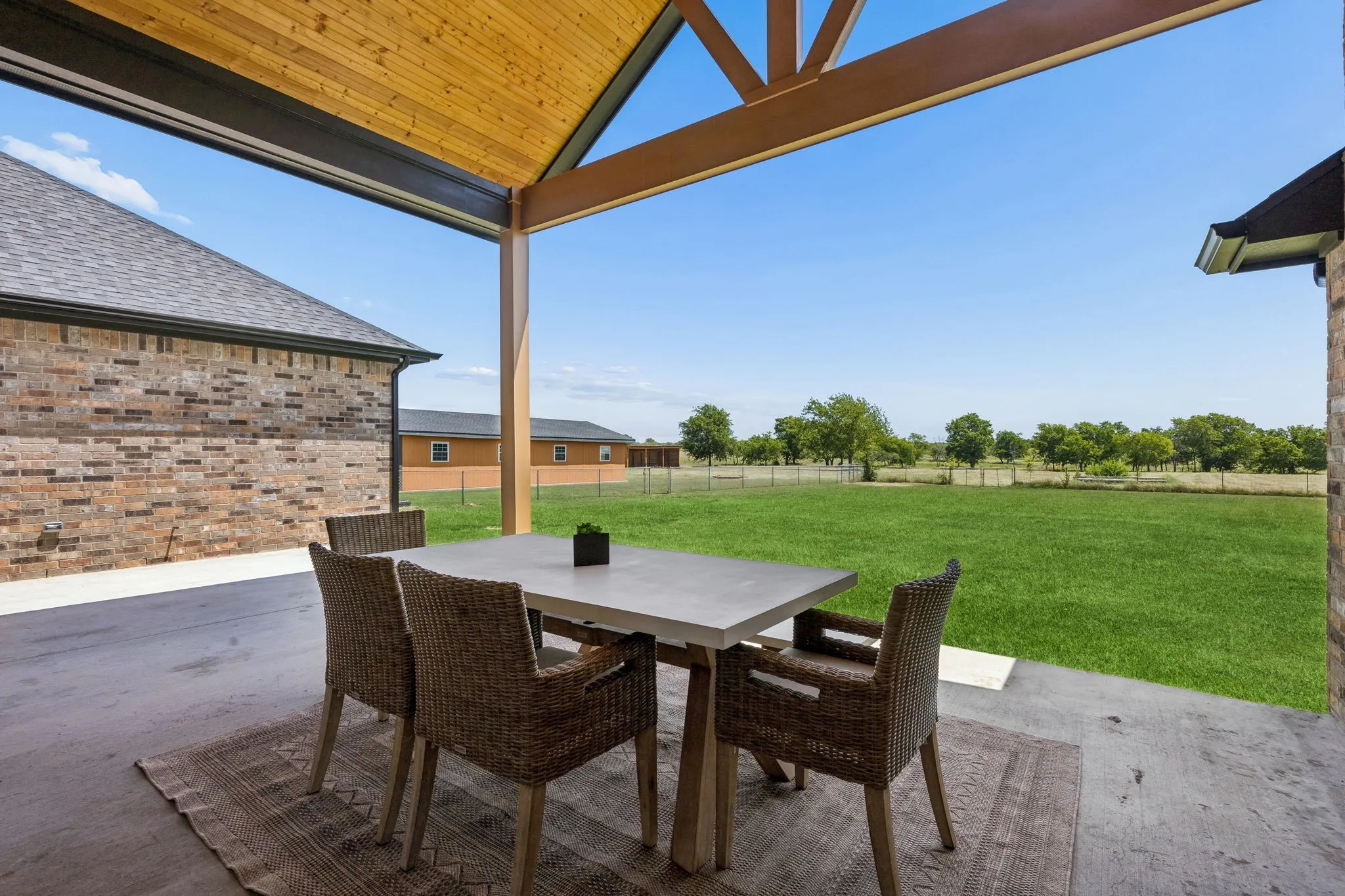 Single Family Residence For Sale in Ellis County , 1311 Greathouse Road, Waxahachie, Texas 75167, 4 Bedroom, 4 Bathroom, 2 Garage spaces, 3,285 Sqft, built in 1991, mls#21335167, Real Estate Agent in Waxahachie, Homes For Sale in Ellis county, Homes For Sale in Waxahachie, Realtor in Waxahachie Texas, Real Estate Brokerage Independent Realty Texas, Luminita Cordes Realtor