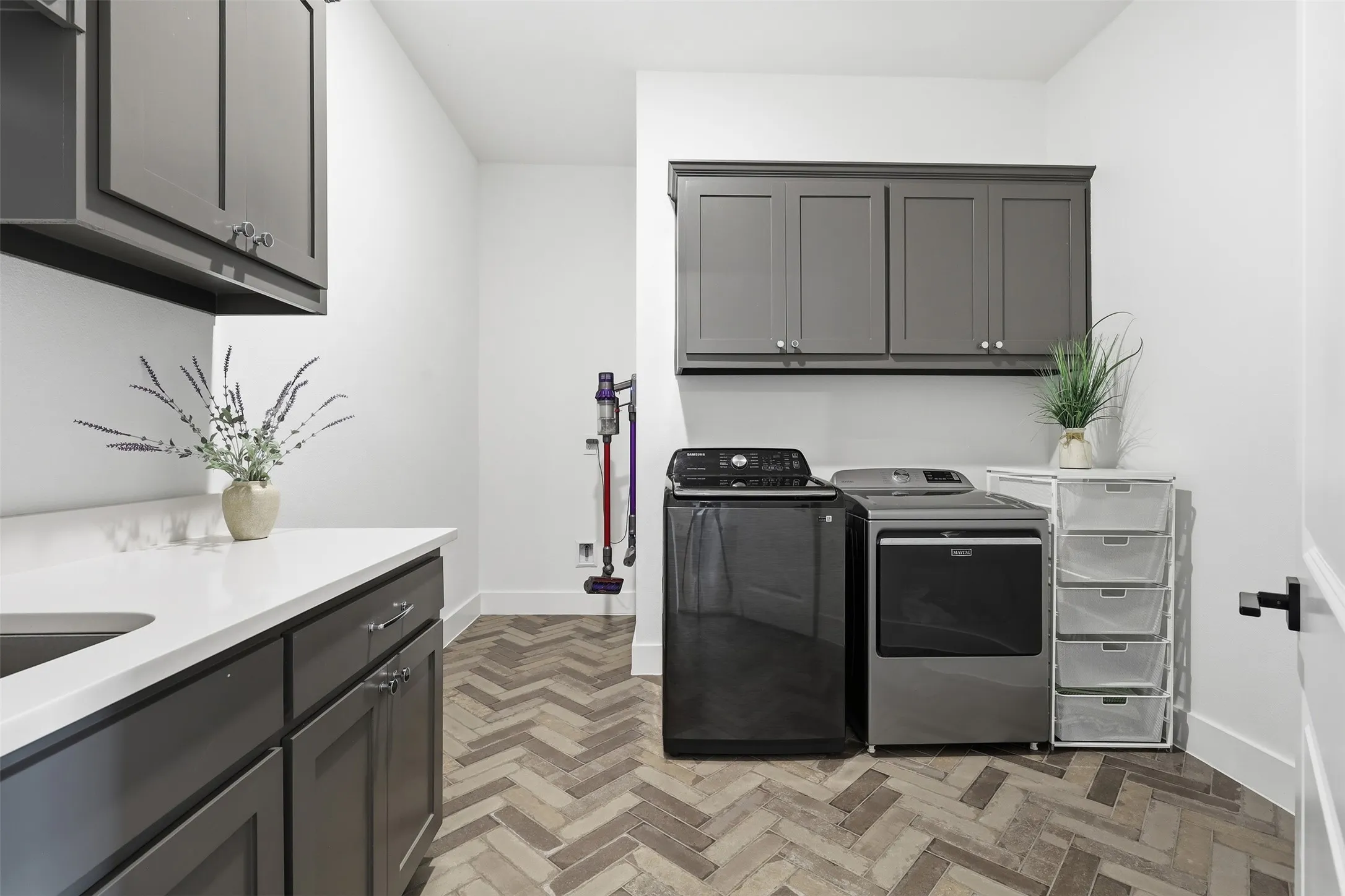 Single Family Residence For Sale in Tarrant County , 7736 Laura Lake Lane, Fort Worth, Texas 76126, 4 Bedroom, 3 Bathroom, 3 Garage spaces, 3,547 Sqft, built in 2022, mls#21346410, Real Estate Agent in Fort Worth, Homes For Sale in Tarrant county, Homes For Sale in Fort Worth, Realtor in Fort Worth Texas, Real Estate Brokerage Independent Realty Texas, Luminita Cordes Realtor