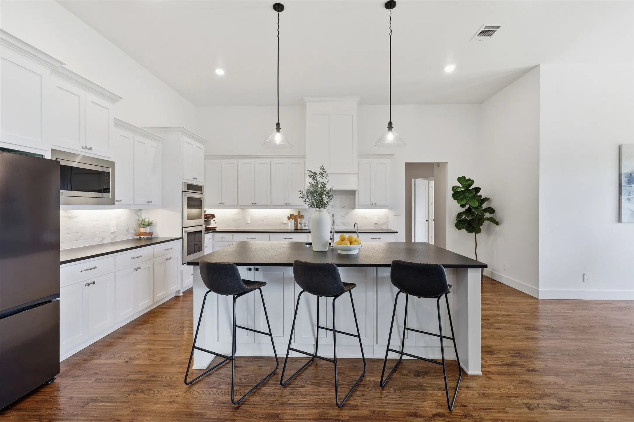 Single Family Residence For Sale in Tarrant County , 7736 Laura Lake Lane, Fort Worth, Texas 76126, 4 Bedroom, 3 Bathroom, 3 Garage spaces, 3,547 Sqft, built in 2022, mls#21346410, Real Estate Agent in Fort Worth, Homes For Sale in Tarrant county, Homes For Sale in Fort Worth, Realtor in Fort Worth Texas, Real Estate Brokerage Independent Realty Texas, Luminita Cordes Realtor