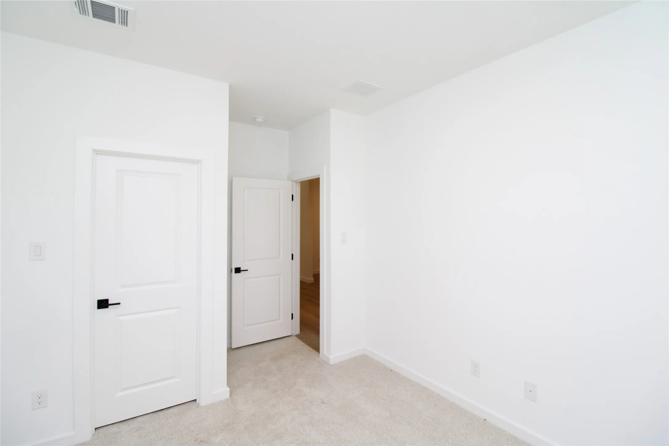 Single Family Residence For Rent in Grayson County , 509 Ridgewood Drive, Van Alstyne, Texas 75495, 5 Bedroom, 3 Bathroom, 2 Garage spaces, 2,659 Sqft, built in 2024, mls#21346731, Real Estate Agent in Van Alstyne, Homes For Rent in Grayson county, Homes For Rent in Van Alstyne, Realtor in Van Alstyne Texas, Real Estate Brokerage Independent Realty Texas, Luminita Cordes Realtor