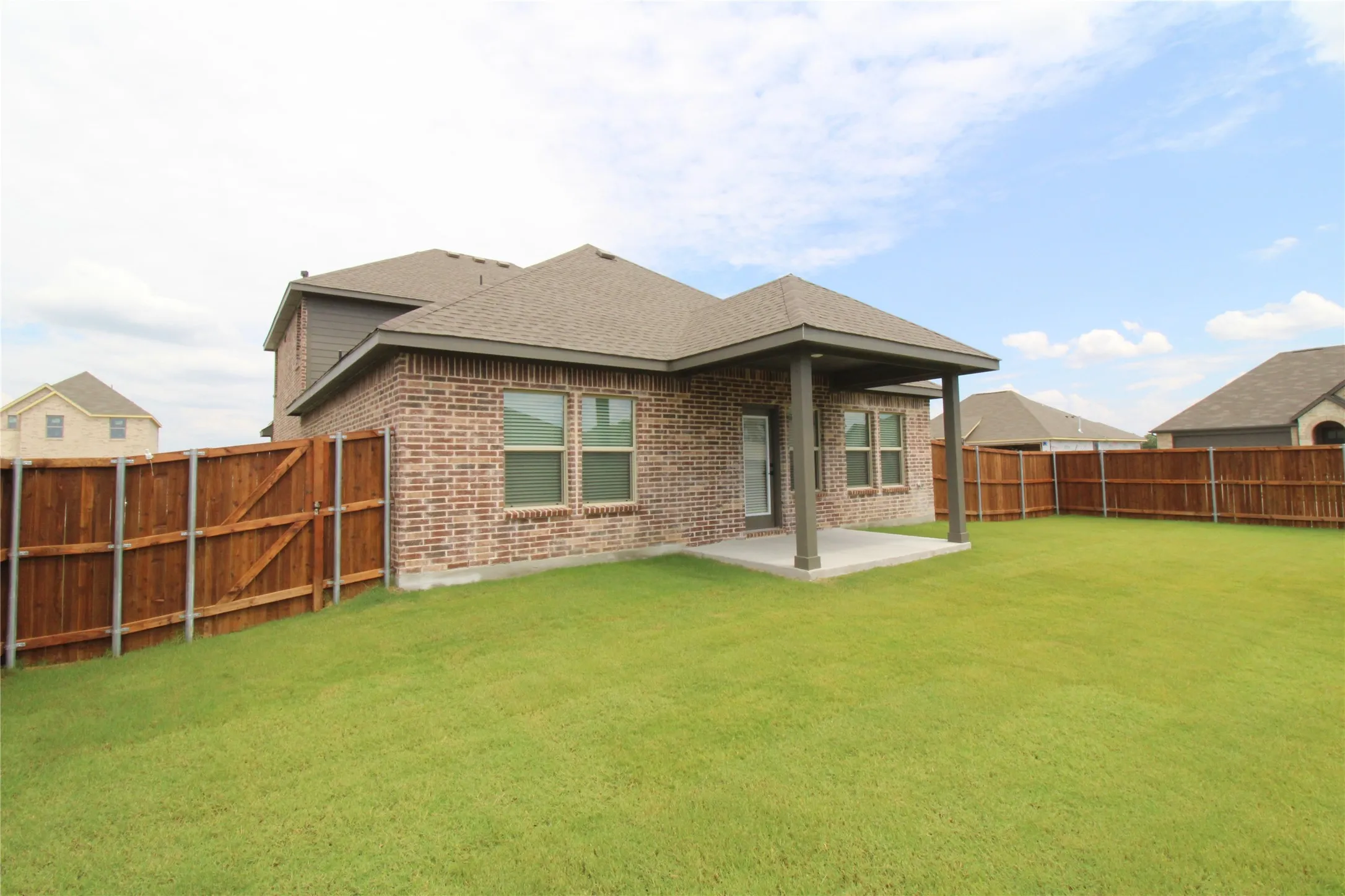 Single Family Residence For Rent in Grayson County , 509 Ridgewood Drive, Van Alstyne, Texas 75495, 5 Bedroom, 3 Bathroom, 2 Garage spaces, 2,659 Sqft, built in 2024, mls#21346731, Real Estate Agent in Van Alstyne, Homes For Rent in Grayson county, Homes For Rent in Van Alstyne, Realtor in Van Alstyne Texas, Real Estate Brokerage Independent Realty Texas, Luminita Cordes Realtor